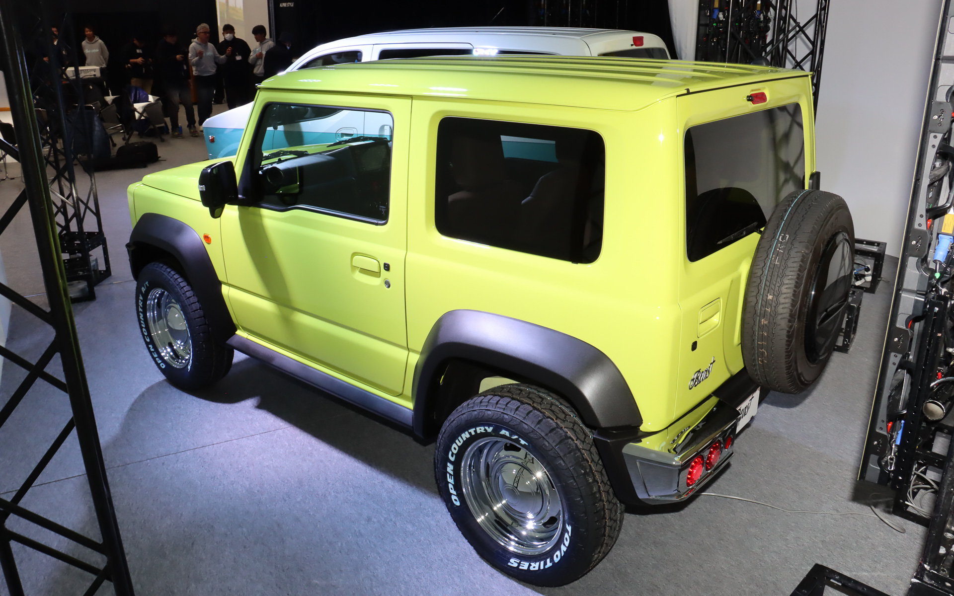 ボディカラーは「トロピカルイエロー」