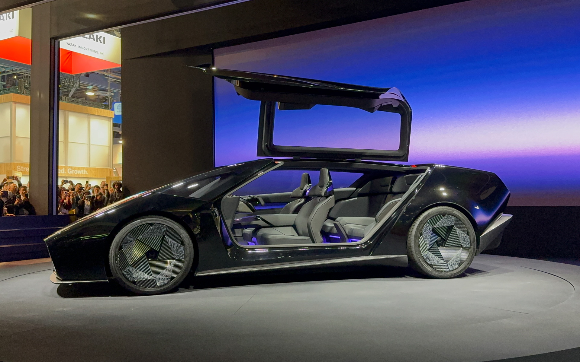 CES2024で世界初公開されたホンダ ゼロシーズのサルーン