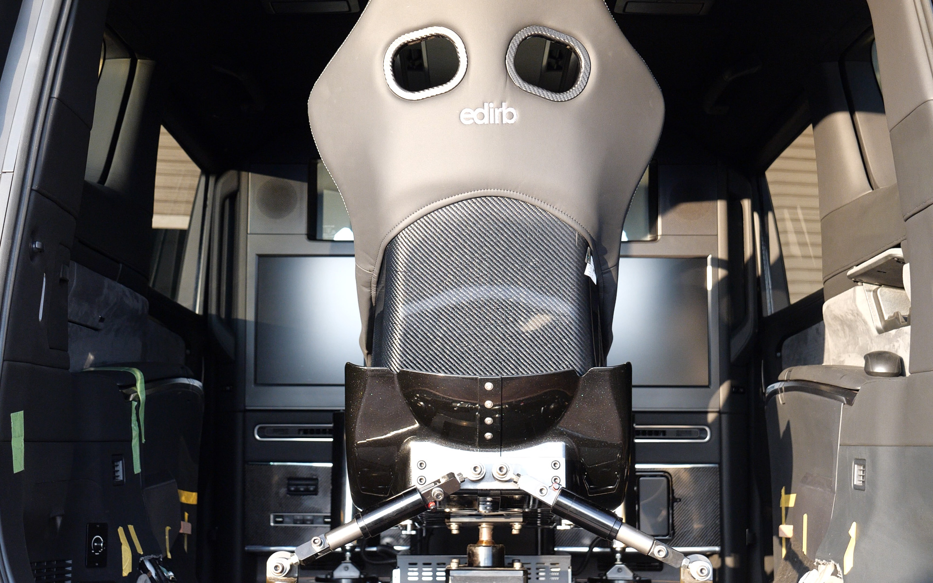 HKSが出展するレクサス「LM e-Driving CONCEPT」