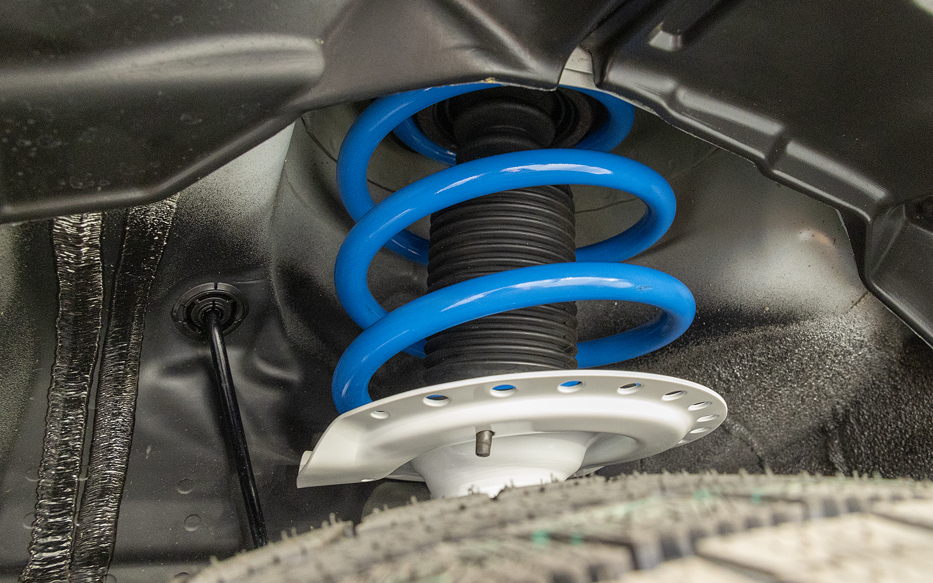 サスペンションは4×4エンジニアリングサービス製のカントリーサスペンションキット