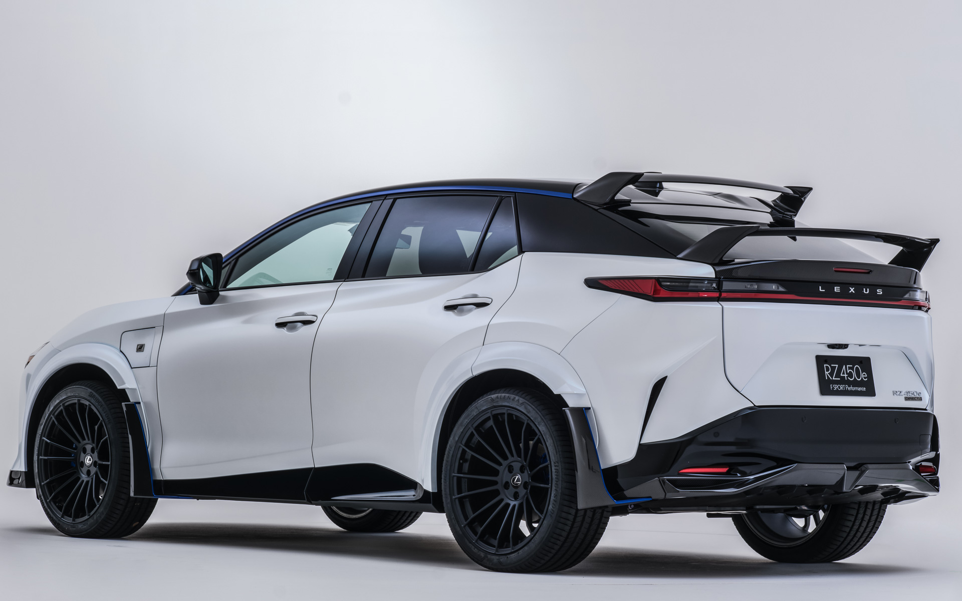 RZ450e特別仕様車”F SPORT Performance”