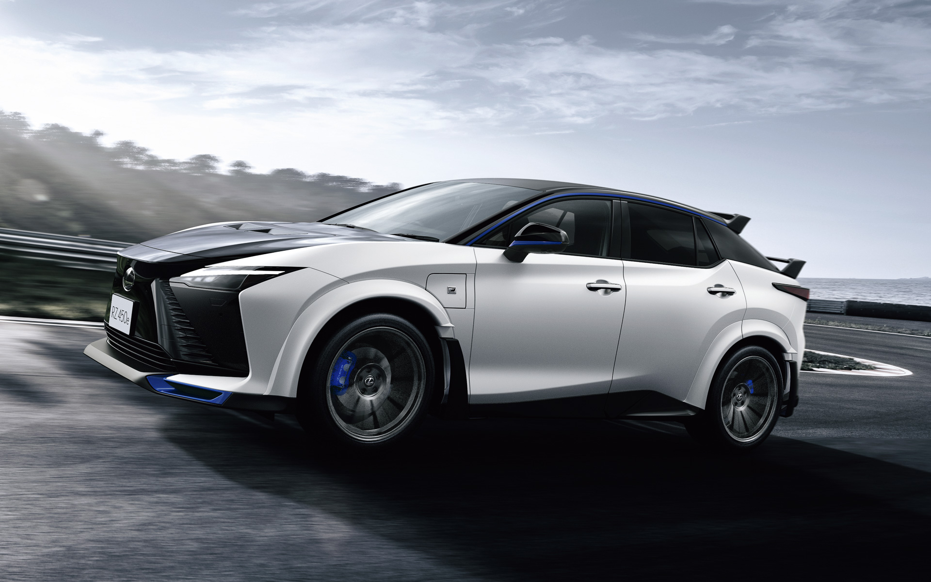 RZ450e特別仕様車”F SPORT Performance”