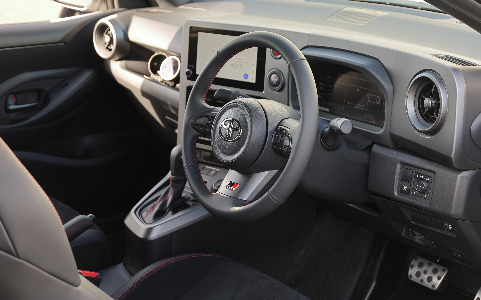 進化型GRヤリスが装備するドライバーファーストコクピット。ラリードライバー、レーシングドライバー、マスタードライバーらの意見が反映されている