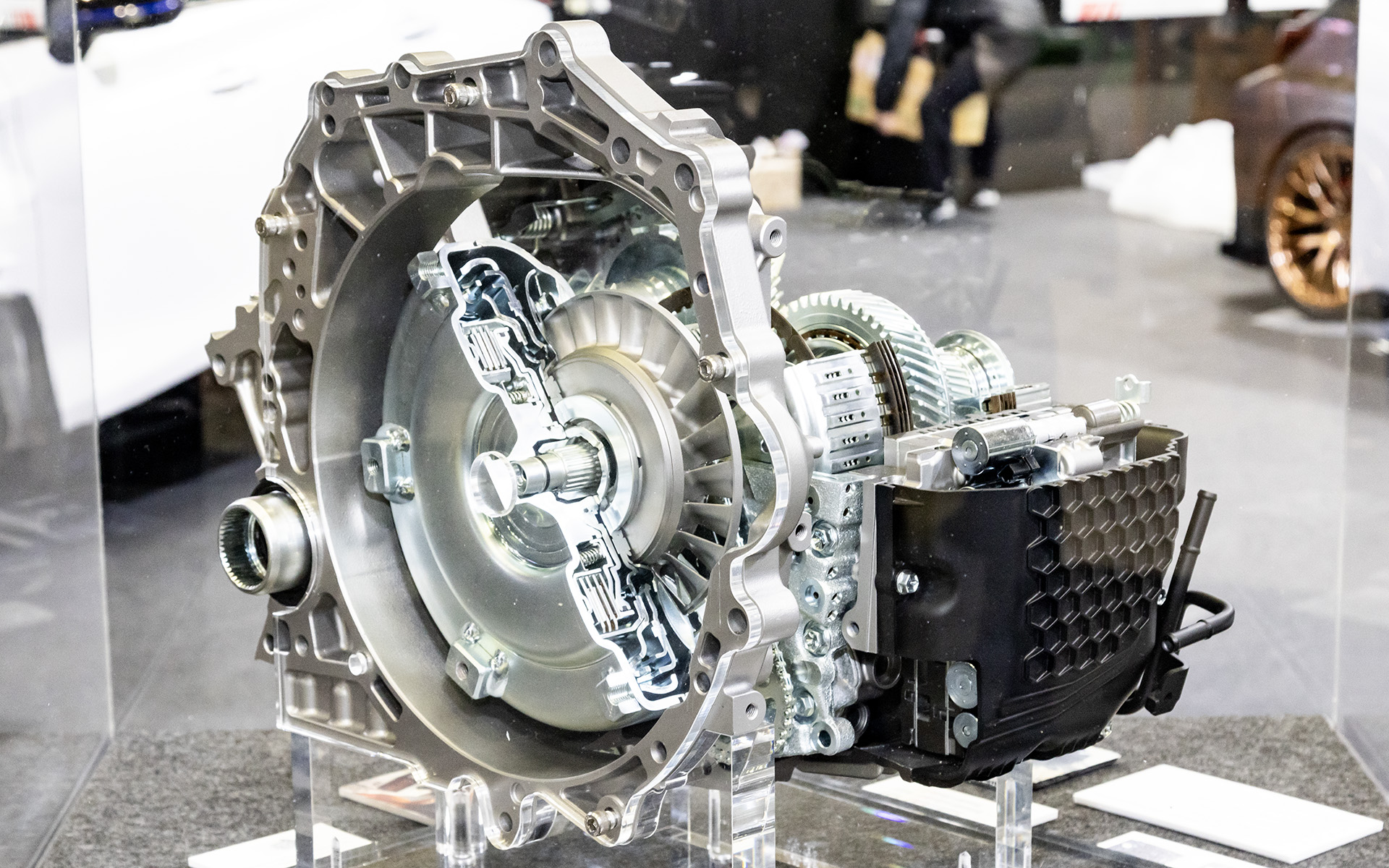 GR-DATのカットモデルも展示されている