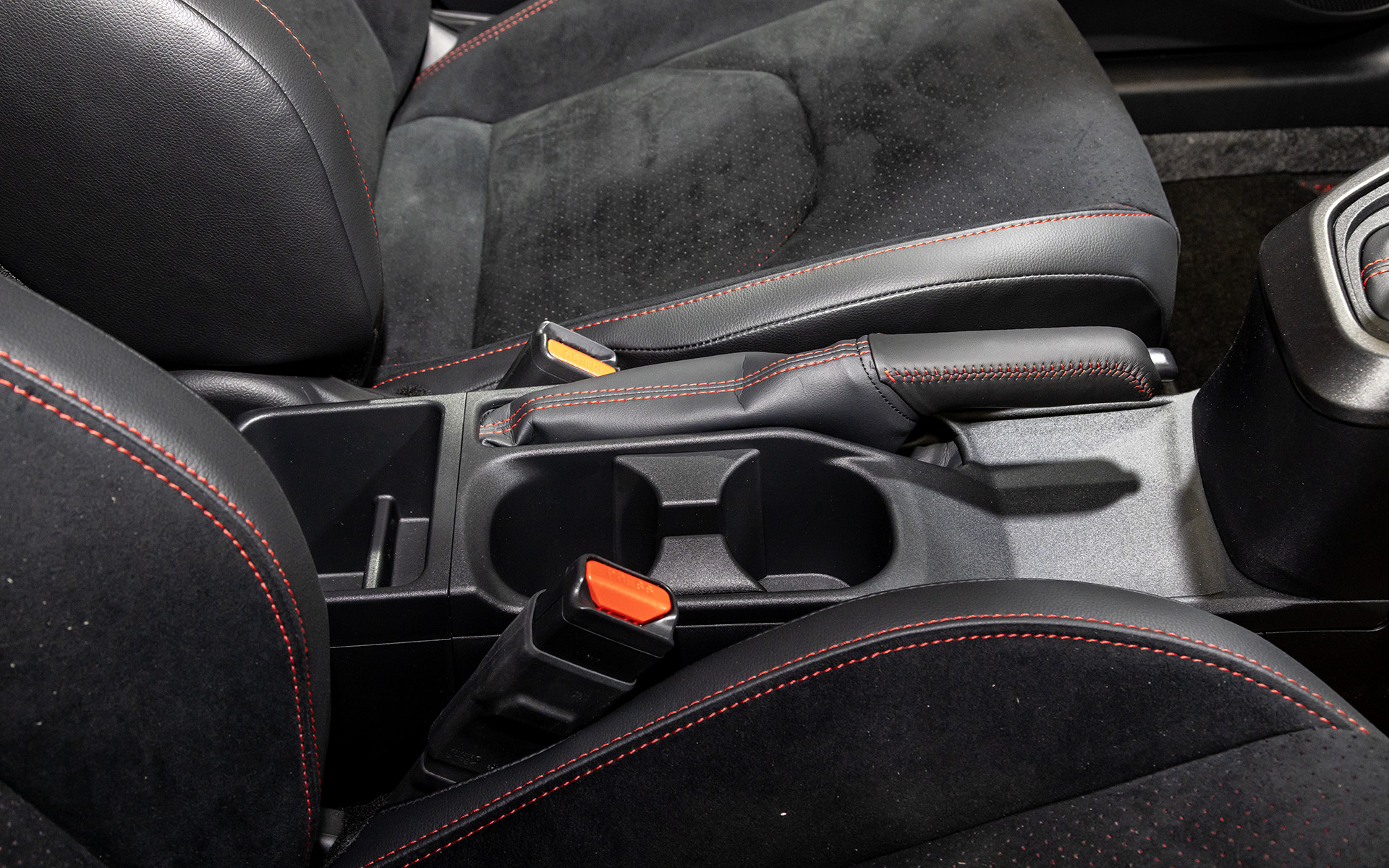 手引き式のサイドブレーキ