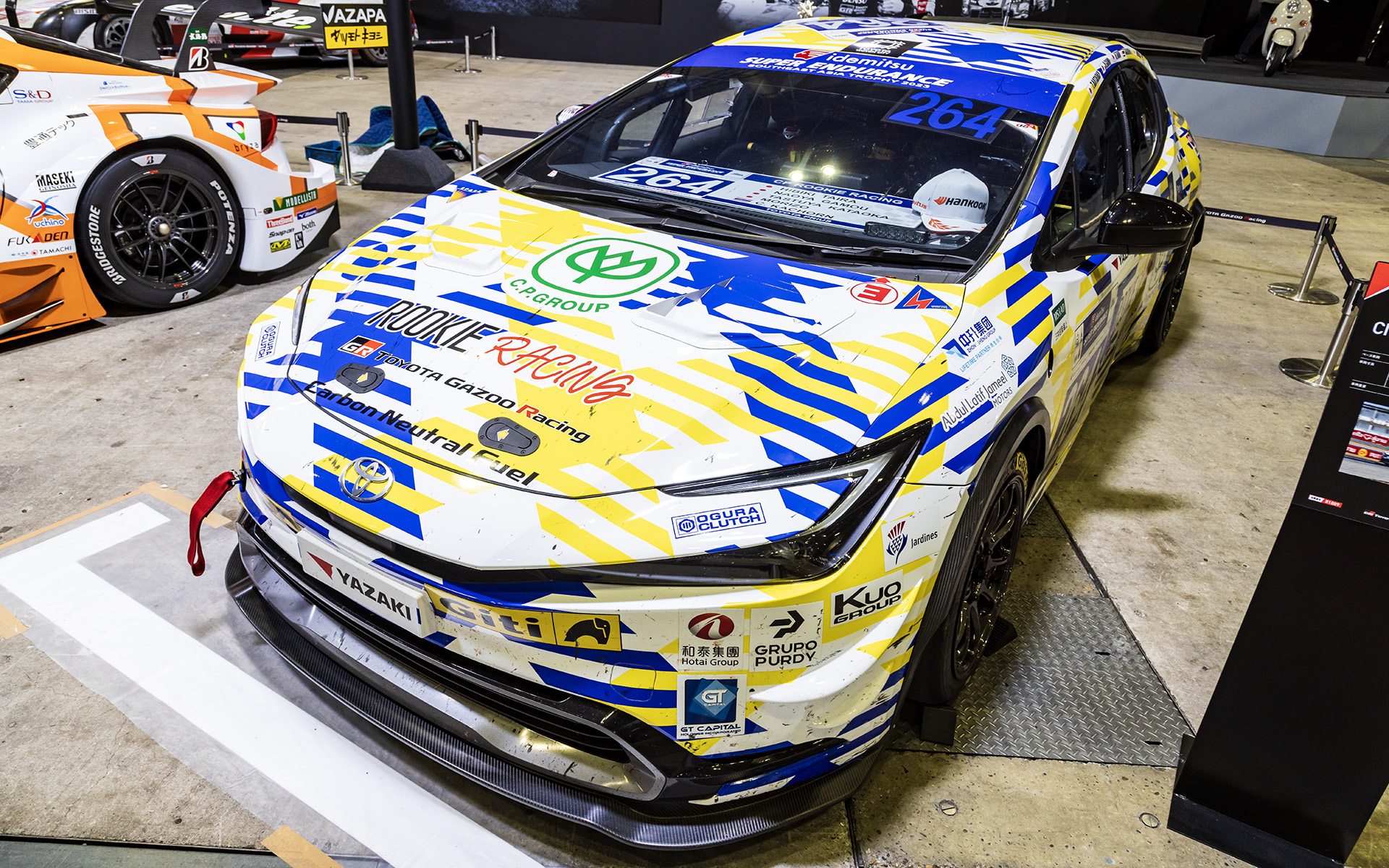 SUPER GTなどレース参戦車両も展示される