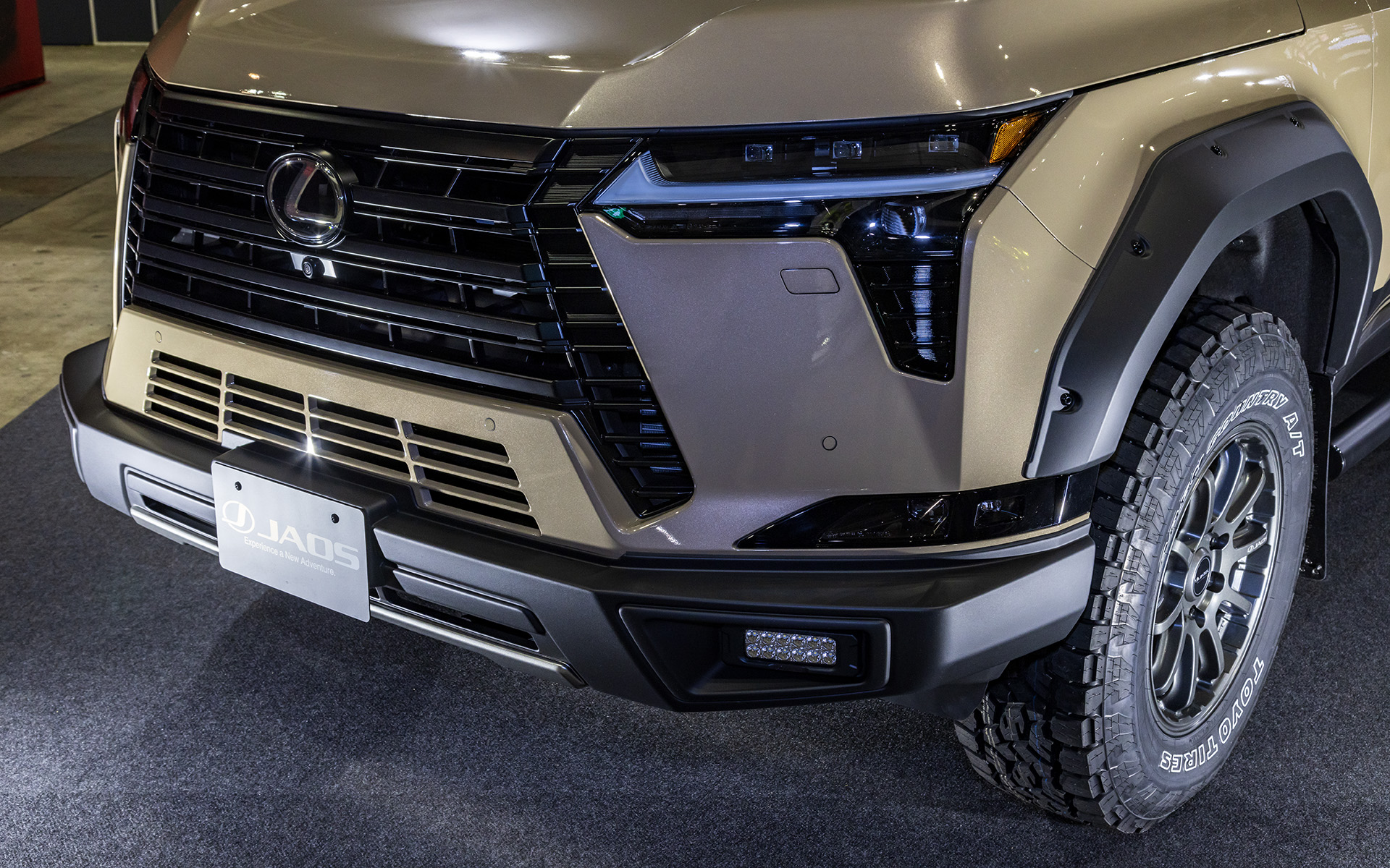 スチール製バンパーの意匠をABS樹脂で再現