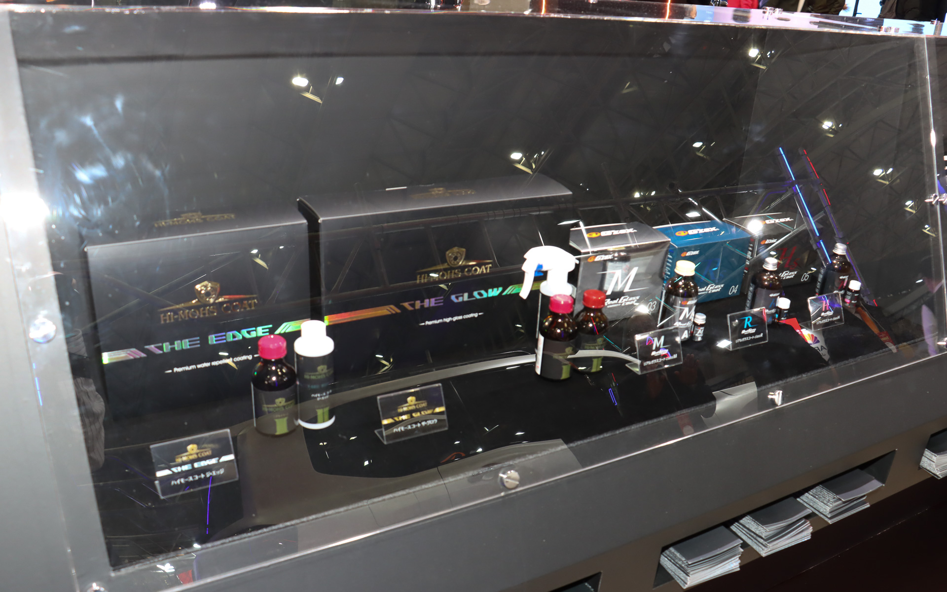 ブース左手ではG'ZOXブランドの各種製品を展示