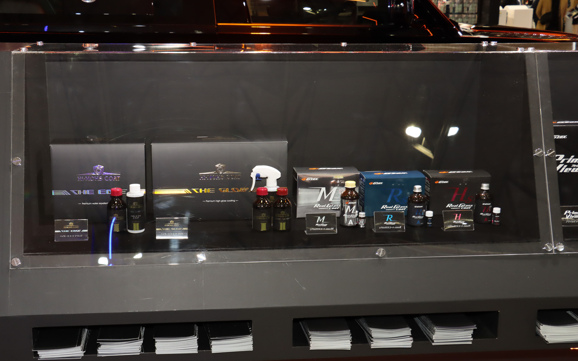 ブース左手ではG'ZOXブランドの各種製品を展示