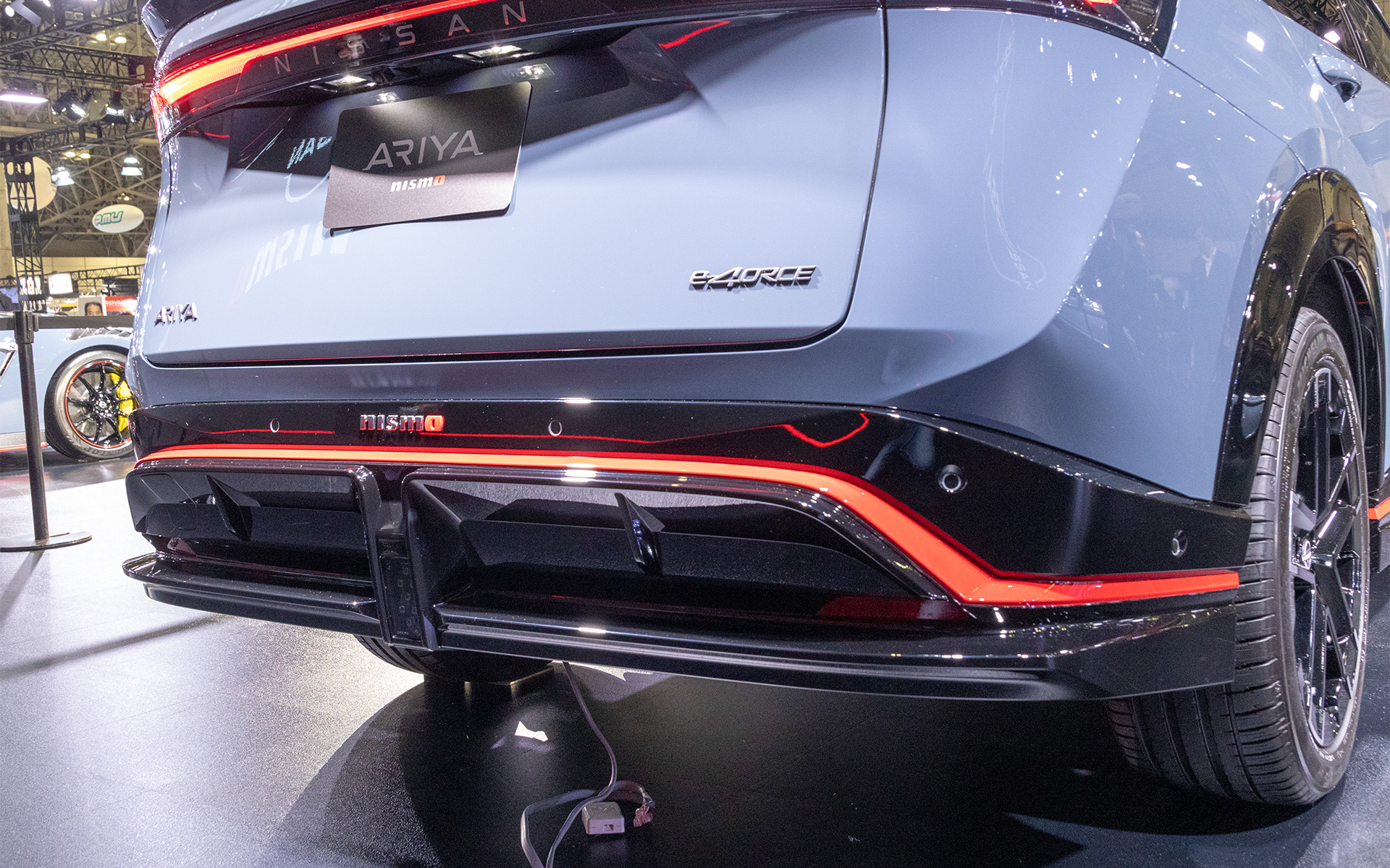 リヤバンパーも専用。センターにNISMOのエンブレムが付く