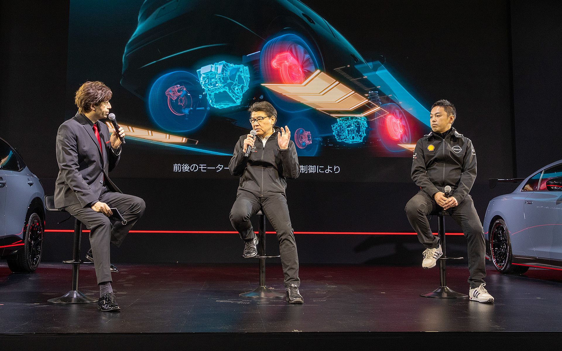 アリアNISMO開発責任者の長谷川聡氏と日産フォーミラーeチームのチーフパワートレインエンジニア 西川直志氏によるトークショーも行なわれた