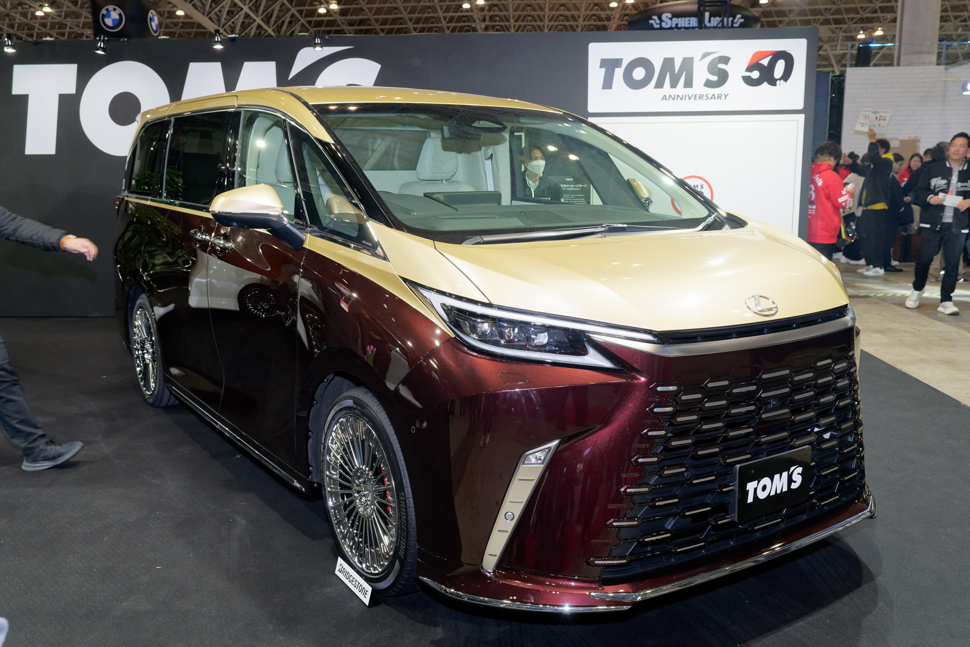 レクサス LMベースのコンプリートカー