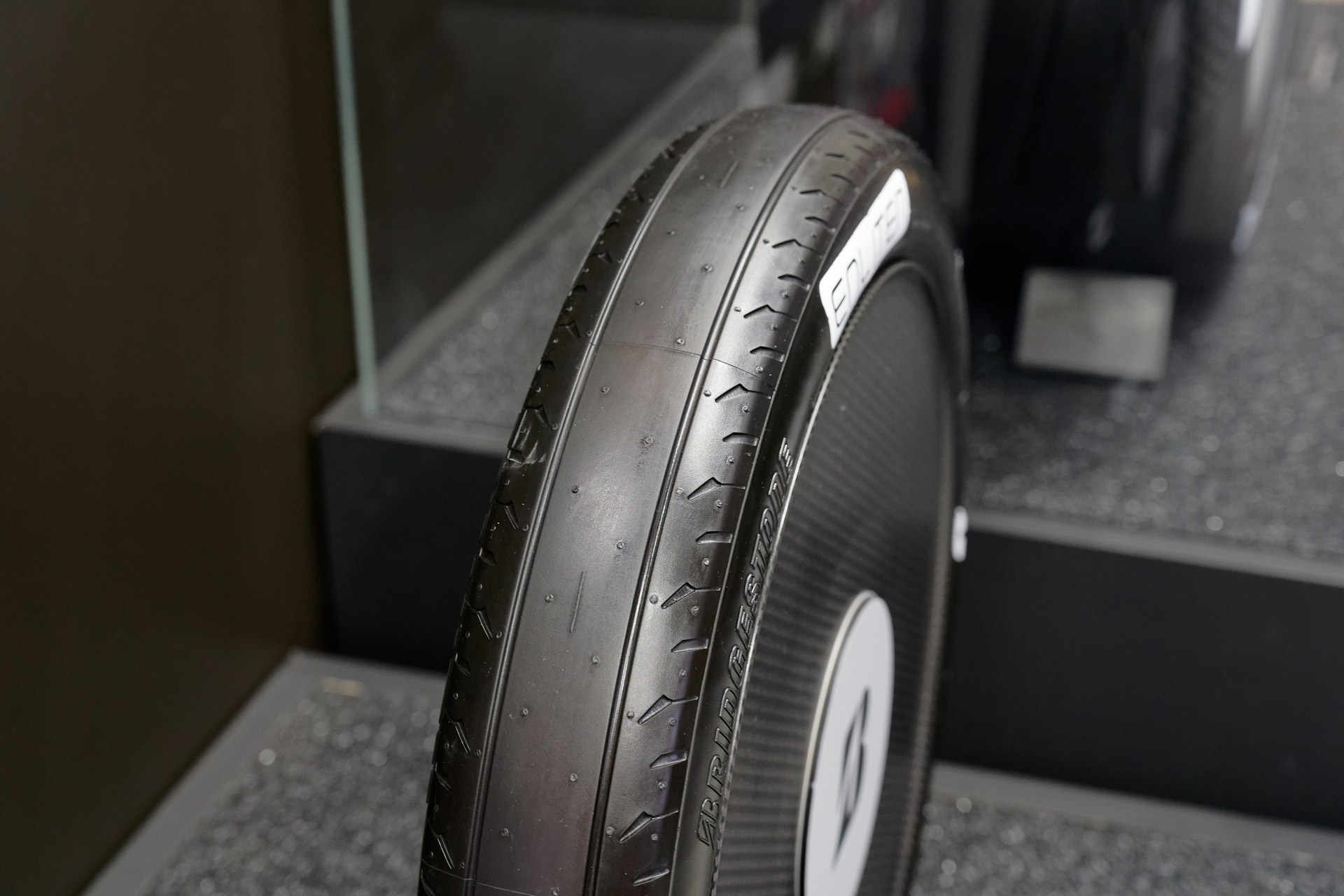 ソーラーカーレース「Bridgestone World Solar Challenge」用のタイヤ