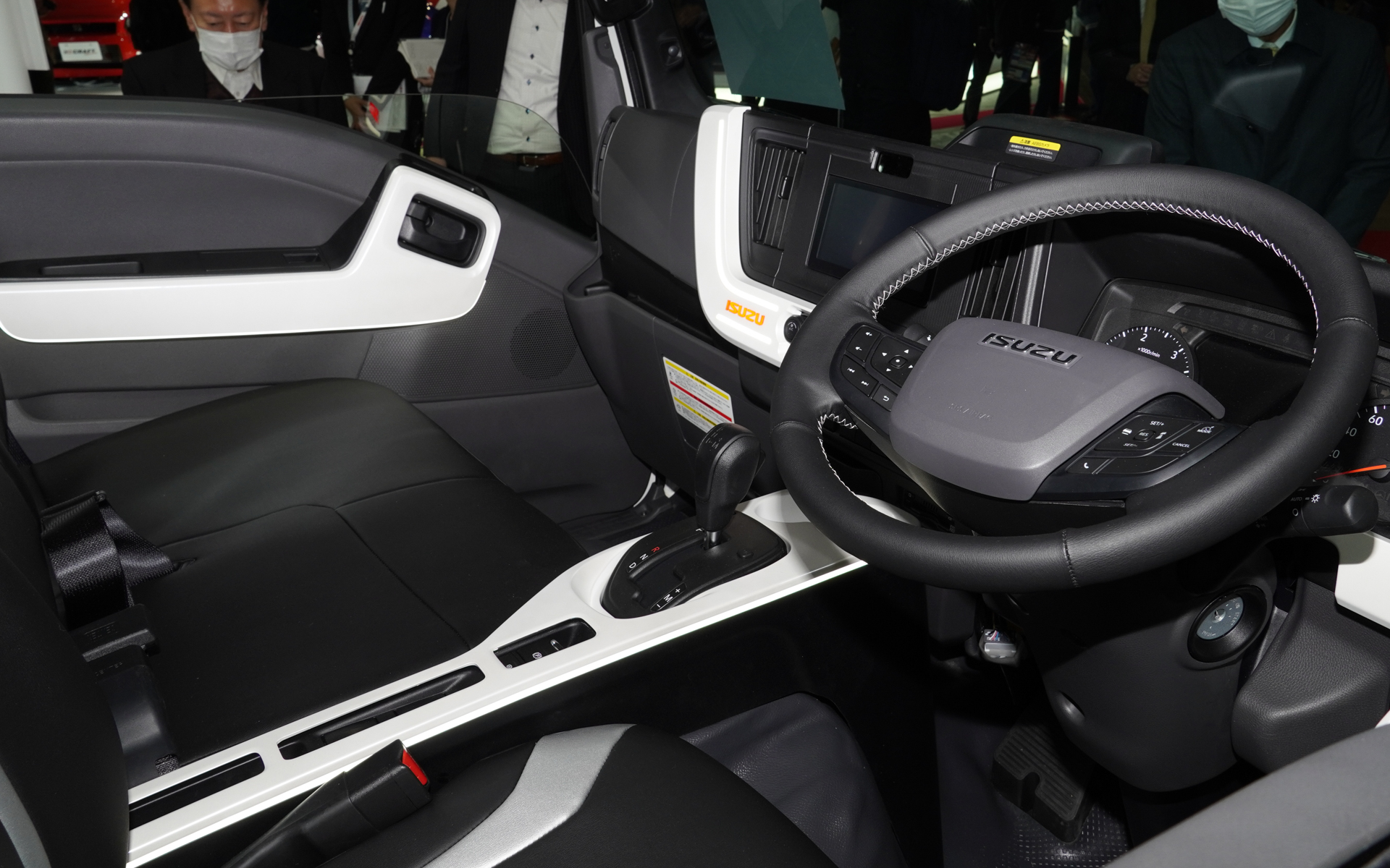 ホワイトの内装