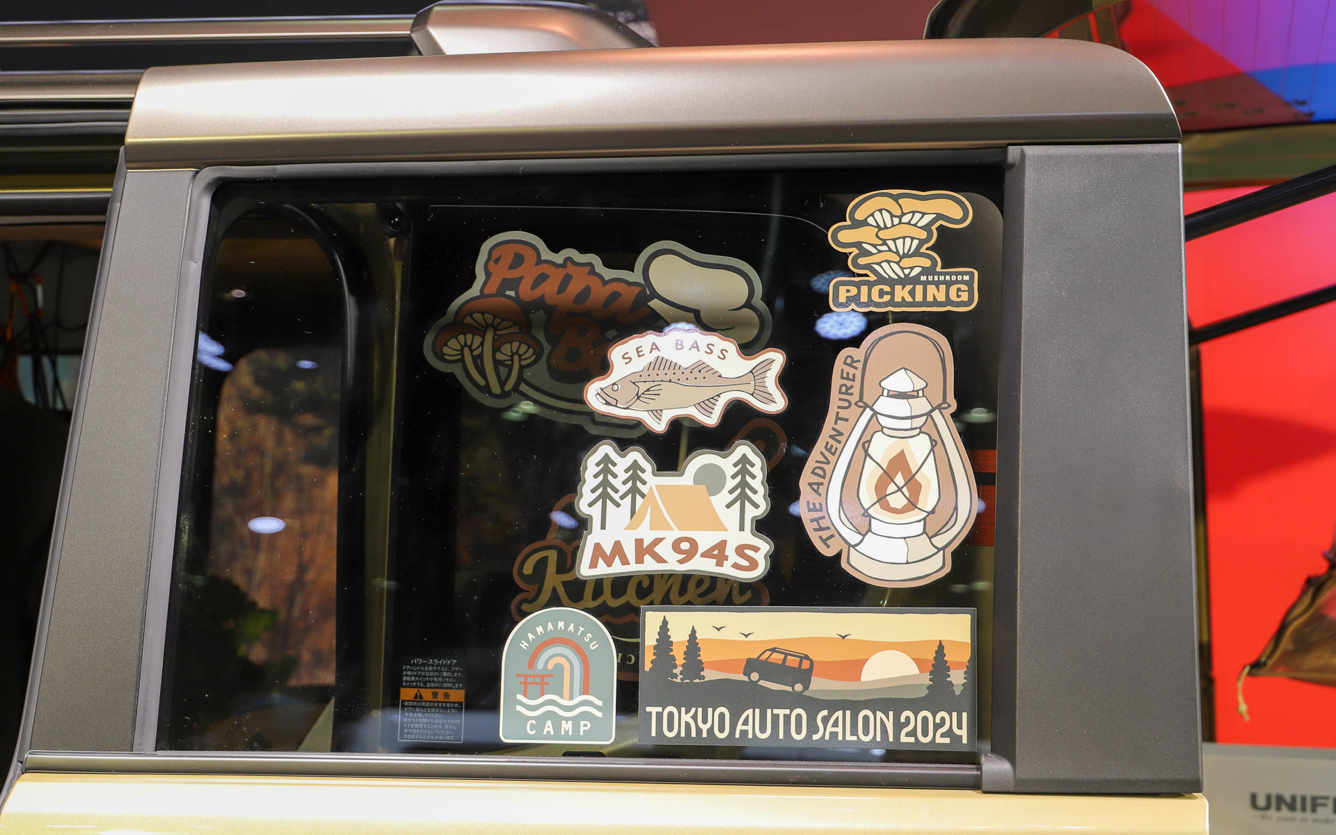 子供はキノコ博士という設定のため、パパボクキッチンの各所にキノコやキノコのイラストが用いられている