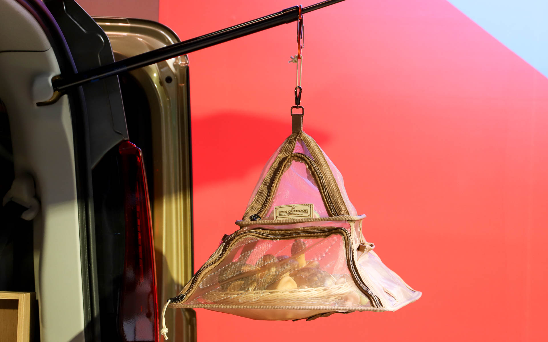 子供はキノコ博士という設定のため、パパボクキッチンの各所にキノコやキノコのイラストが用いられている