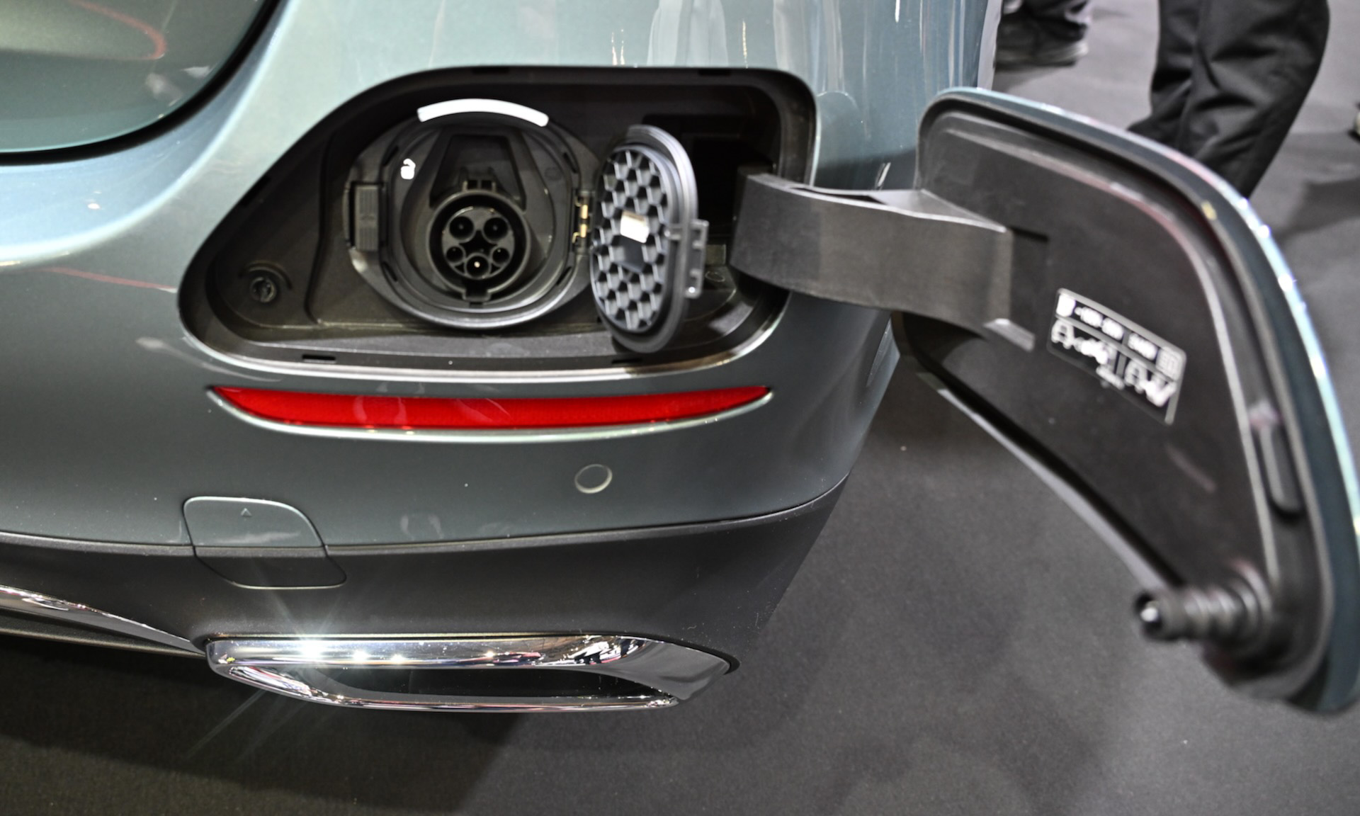 セダン（E350e）