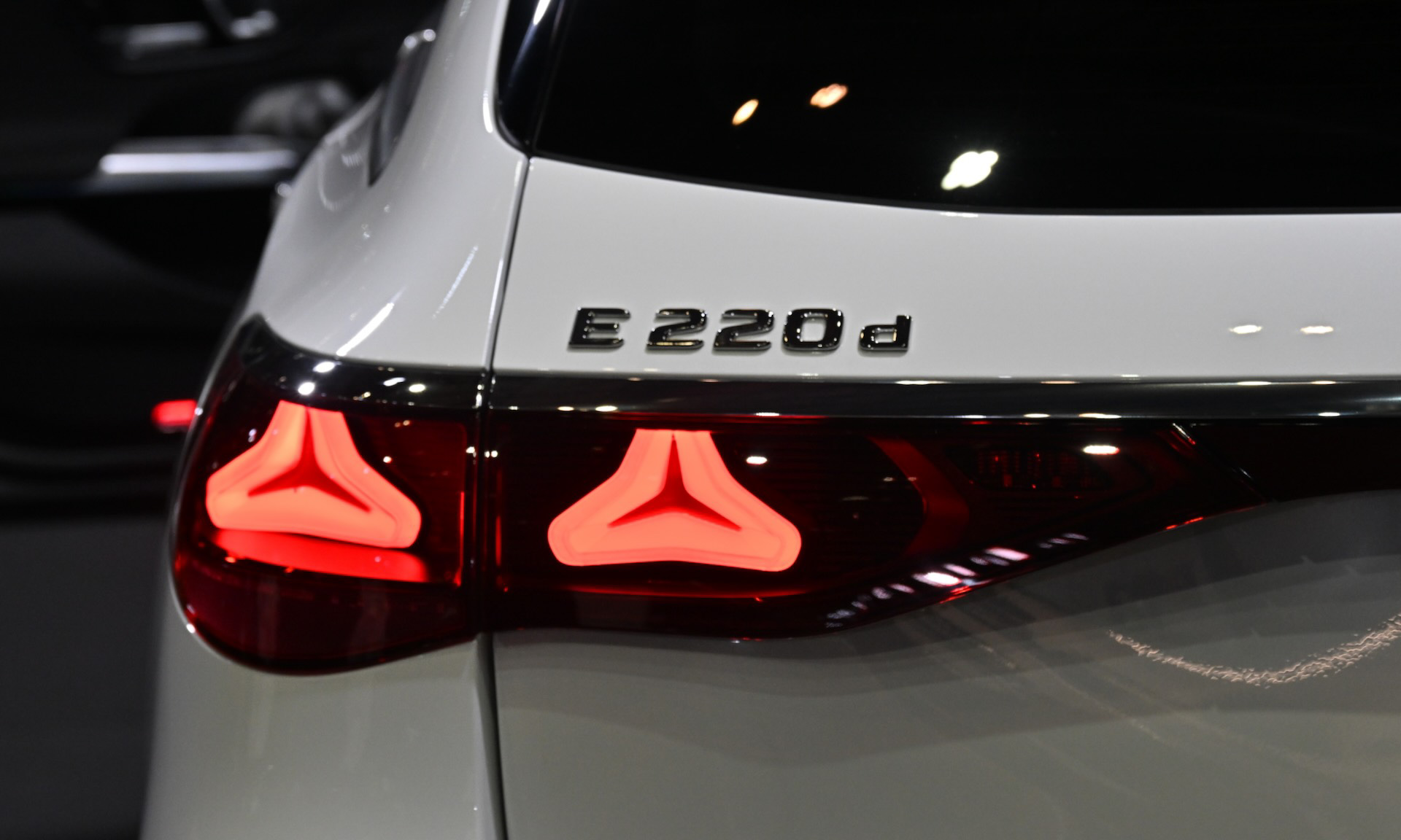 ステーションワゴン（E220d）