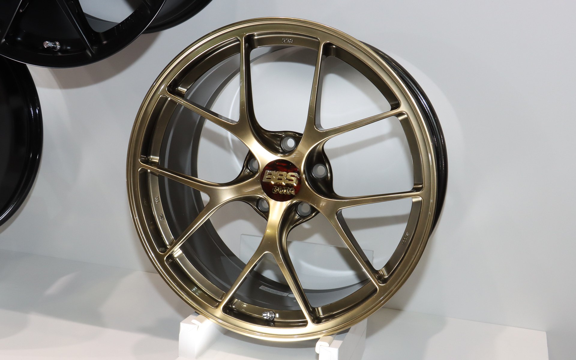 「RI-D」（ダイヤモンドゴールド）