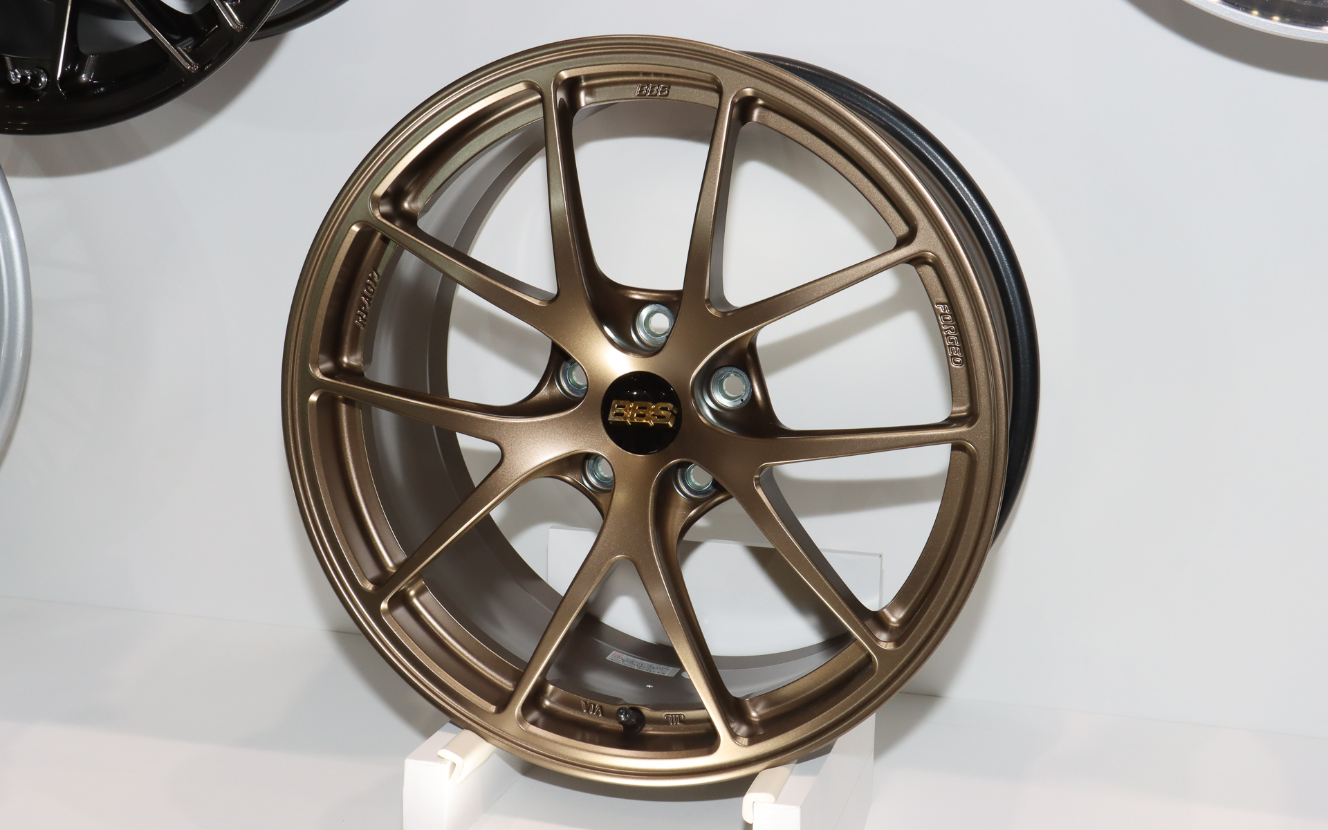 「RI-A」（マットブロンズ）