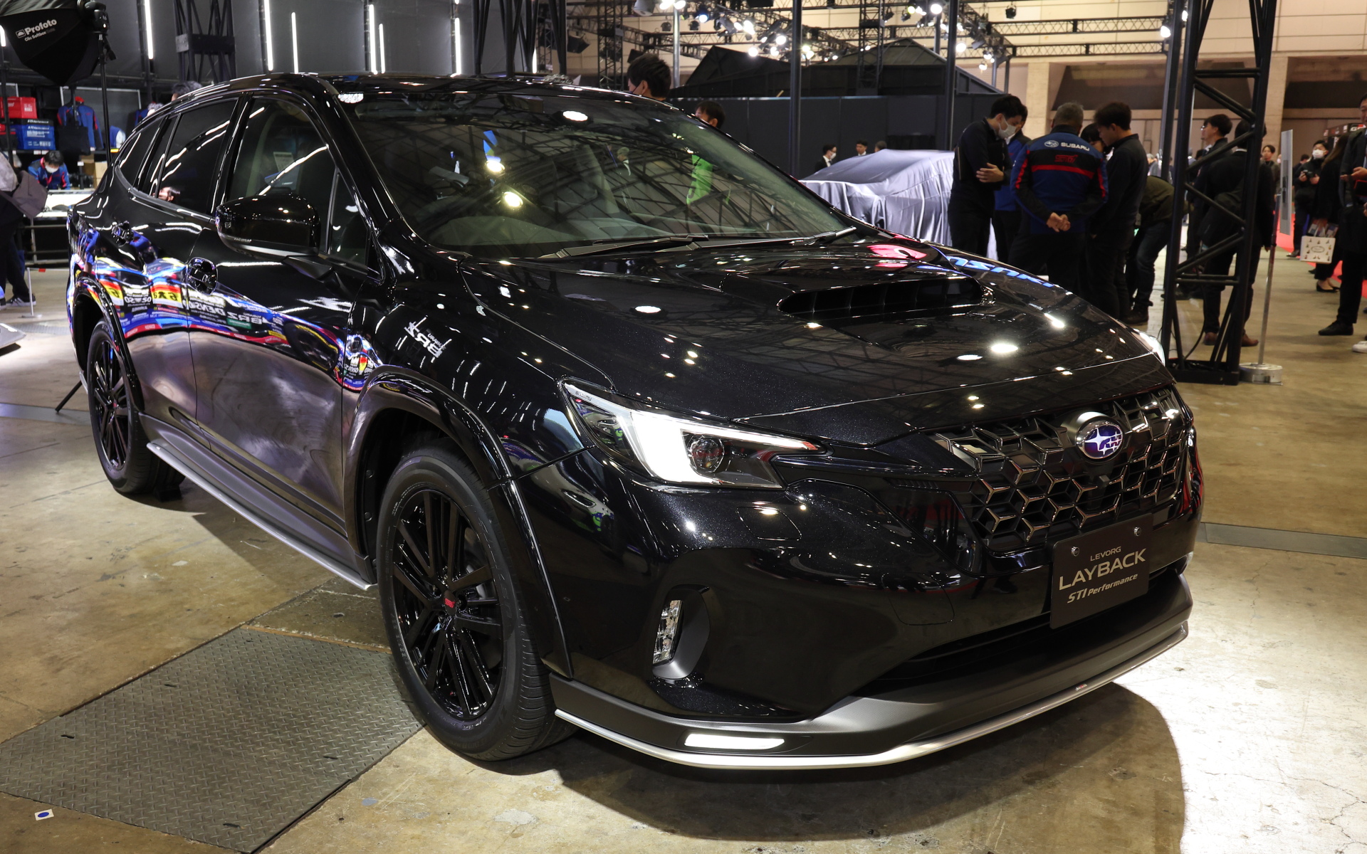 LEVORG LAYBACK STI performance。「LEVORG LAYBACK Limited EX」をベースに、純正パーツ・STIエアロパッケージを装着。さらに走りの性能を高めるSTIパフォーマンスパーツを各所に装着したパーツカスタマイズモデル