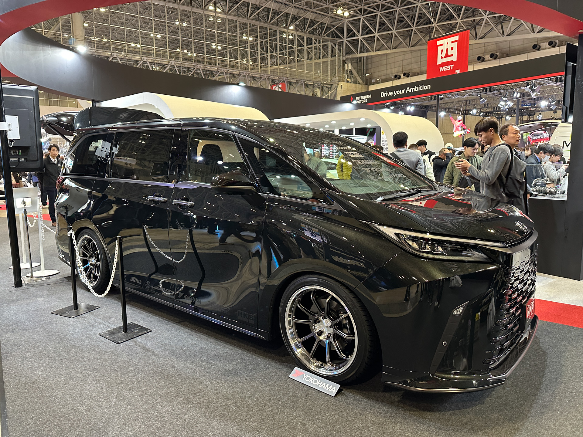 LEXUS LM HKS “e-Driving” Concept