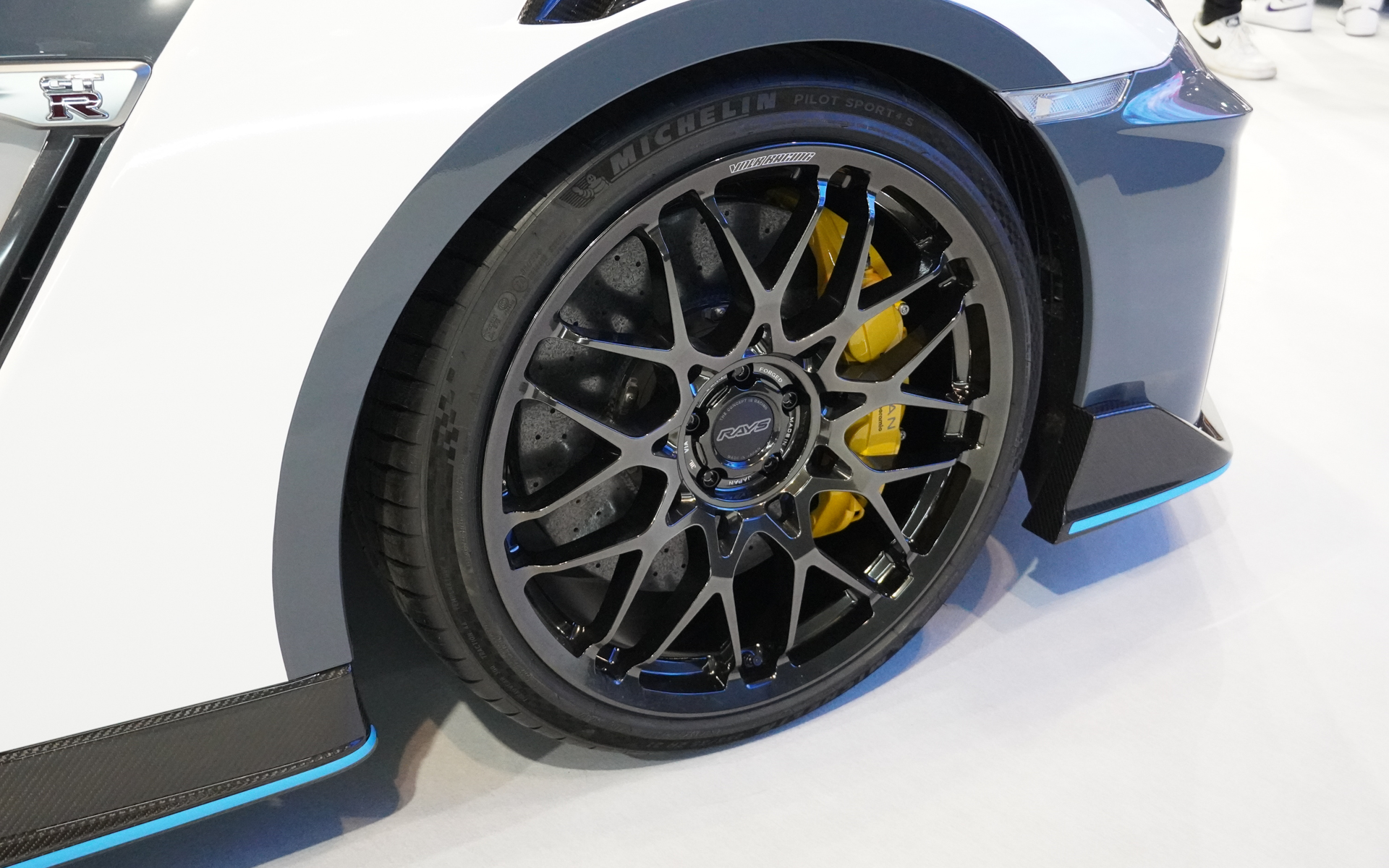 こちらはブラックのVOLK RACING G29