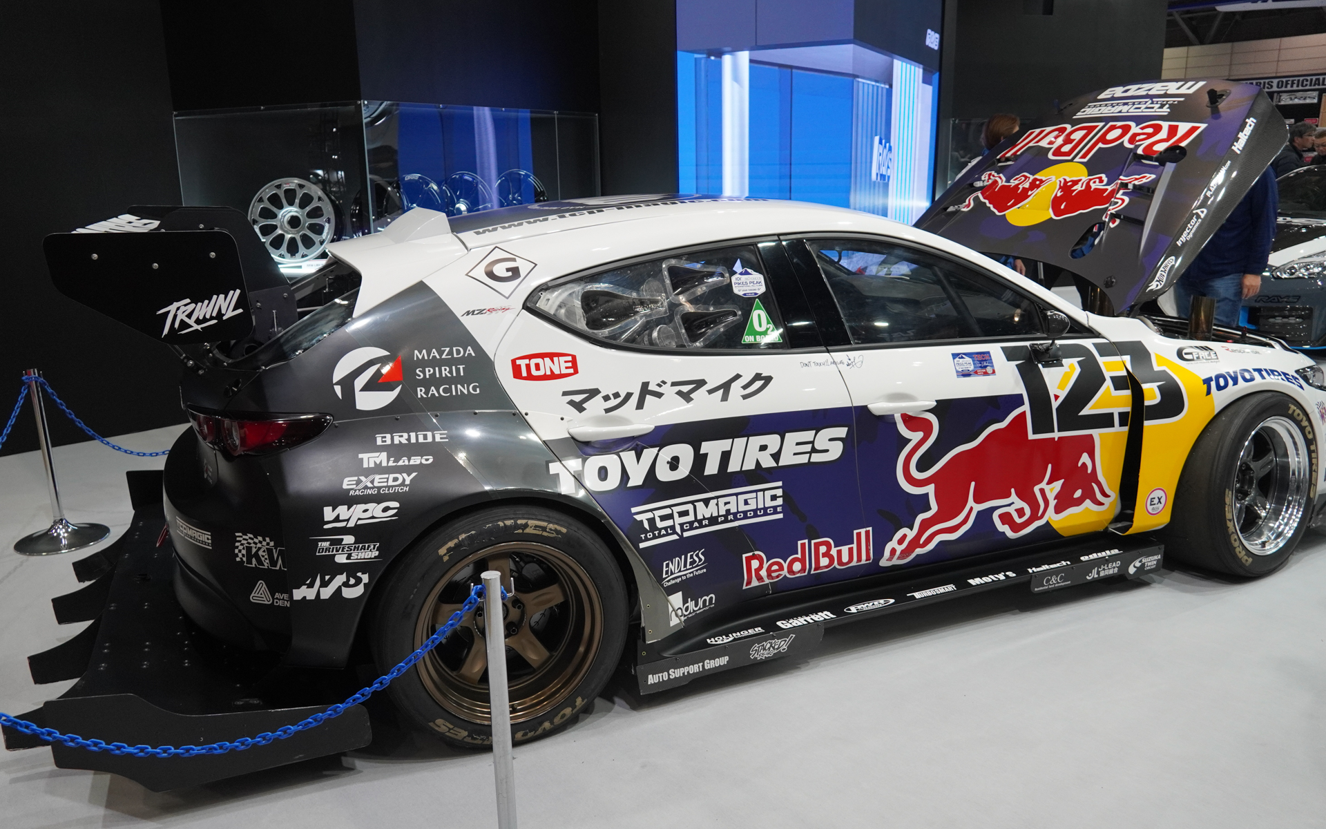 マイク・ウィデット選手（マッドマイク）がドライブする4ローターのMAZDA3