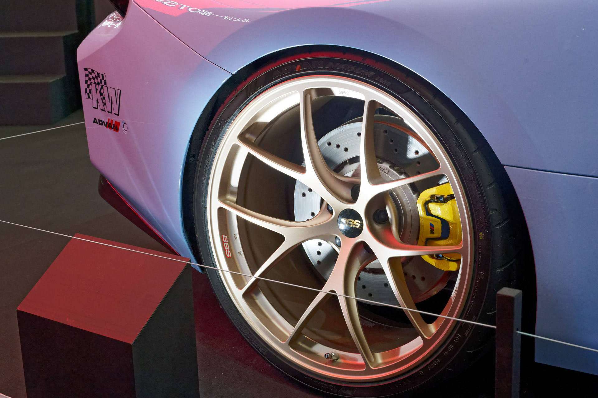 Studie BMW M2とADVAN NEOVA 21inch