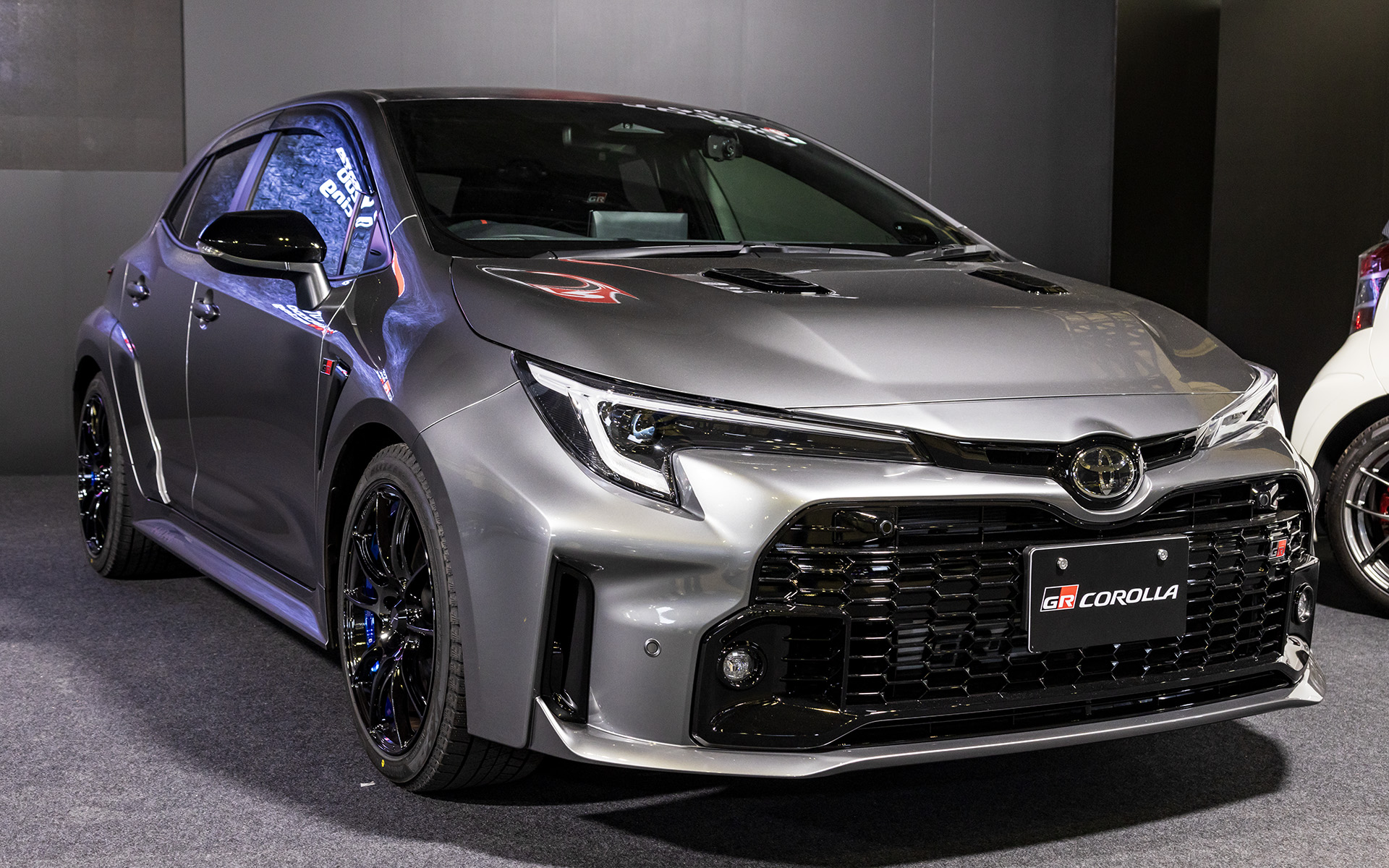 GRカローラ RZ。スタッドレスタイヤが装着されているなど実際によく乗っているようすがうかがえた