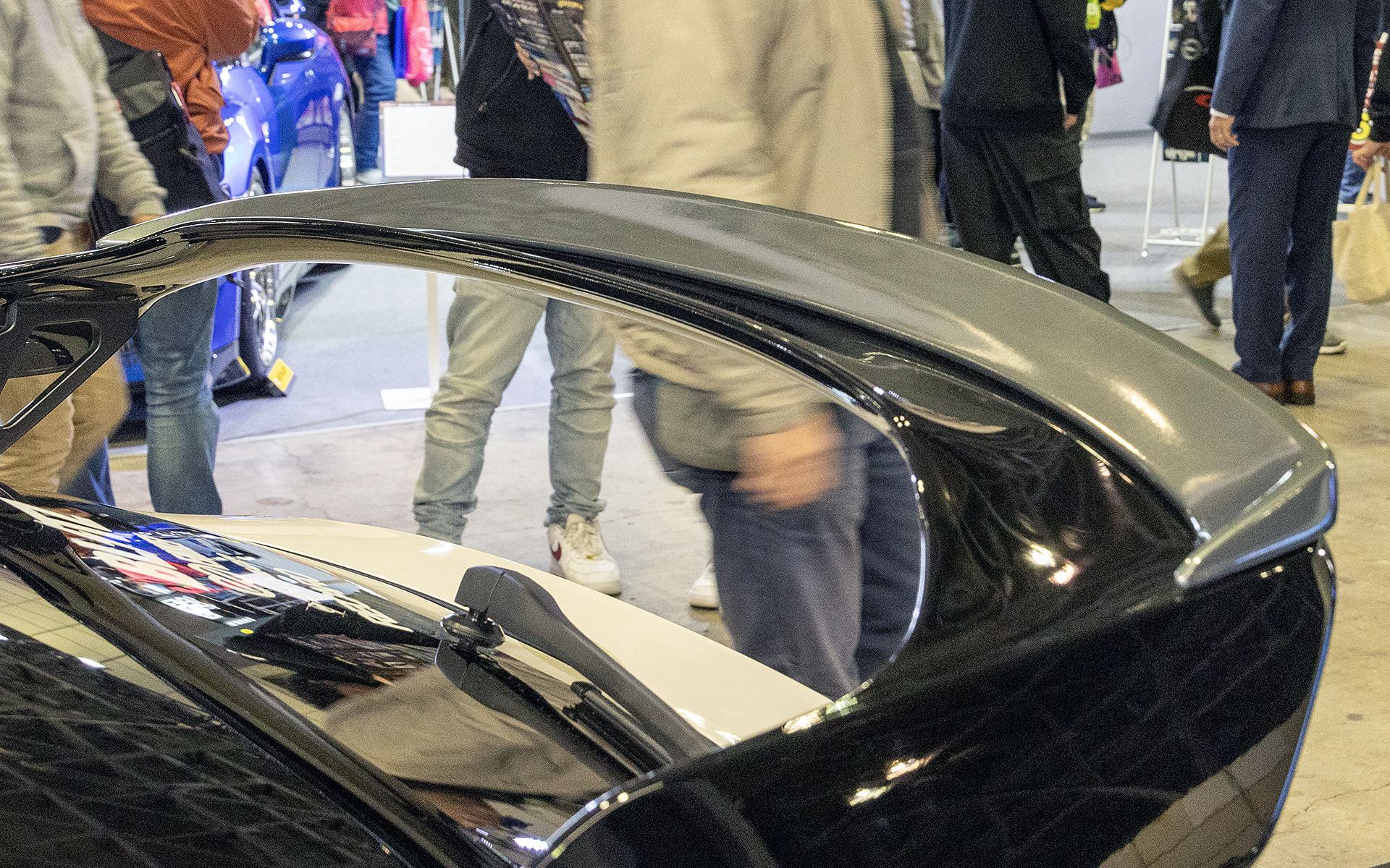 グレーの部分が追加したエアロパーツ。このほかの部位の純正エアロにも同様に小振りなパーツが追加される.これもひとつのトレンド