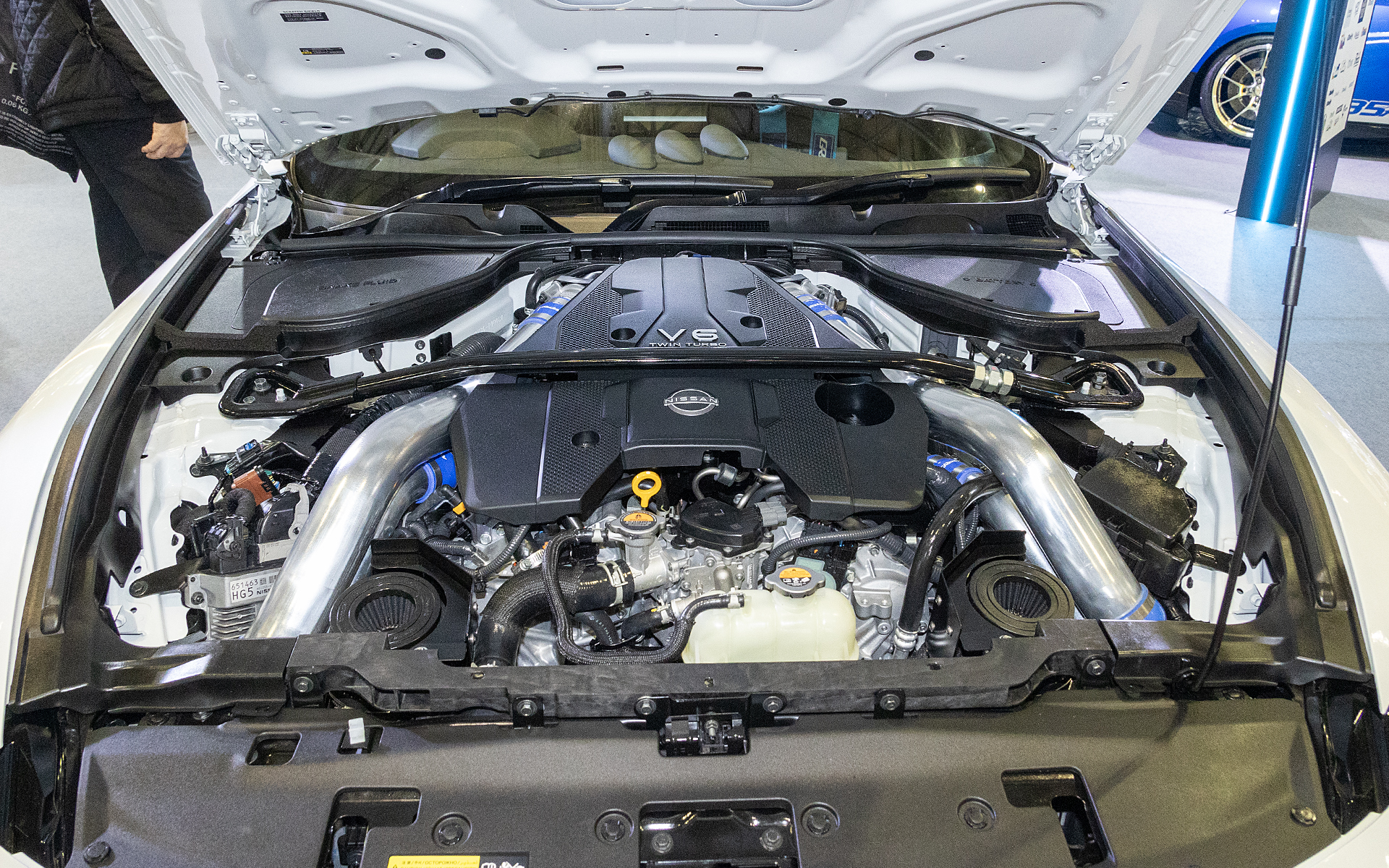 グレッディRZ34のエンジンルーム。試作ターボキット、試作インタークーラーキットを装着。ストリートカー最高速仕様として開発中とのこと