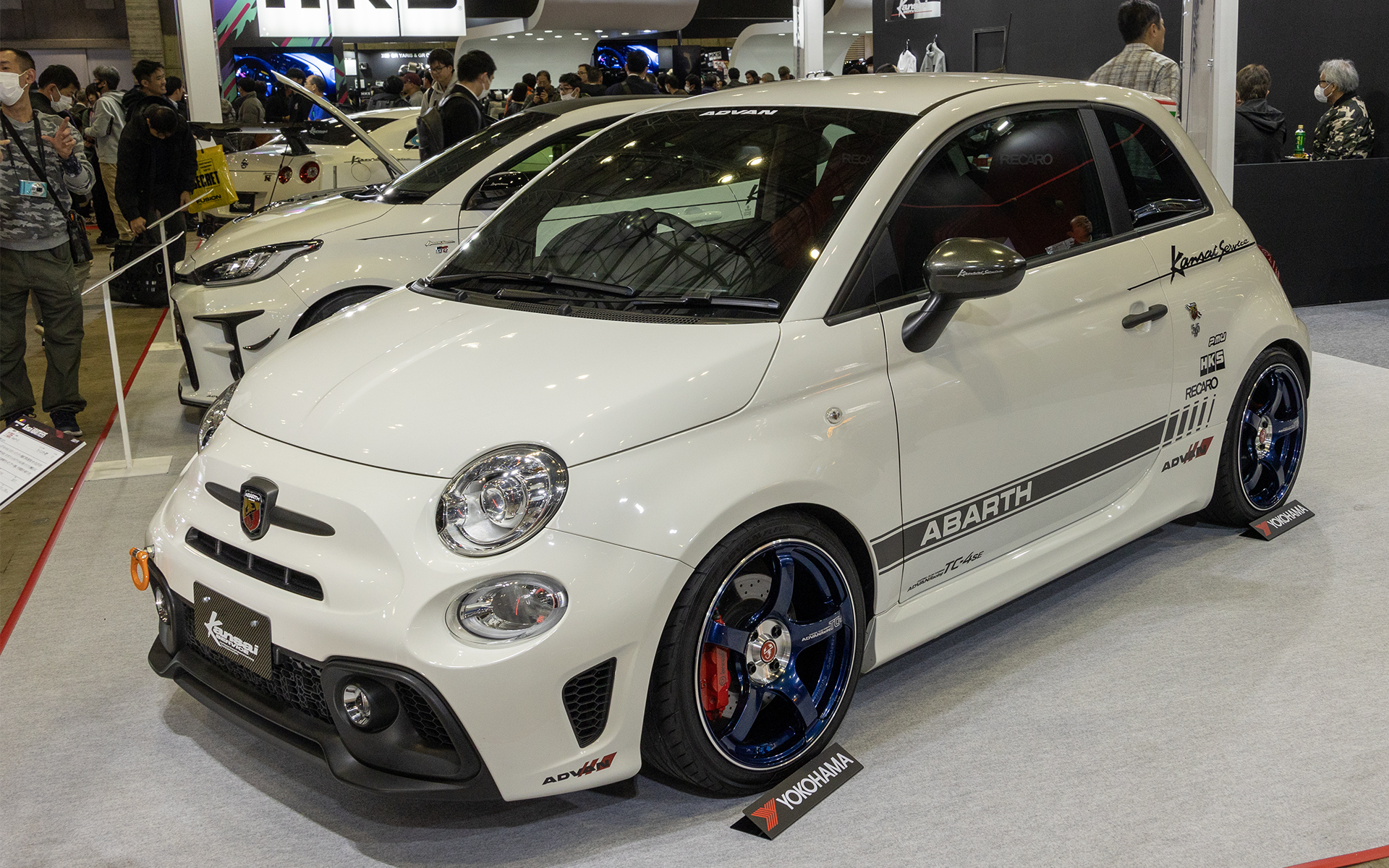 Kansaiサービスというチューニングショップが展示していたフィアット595