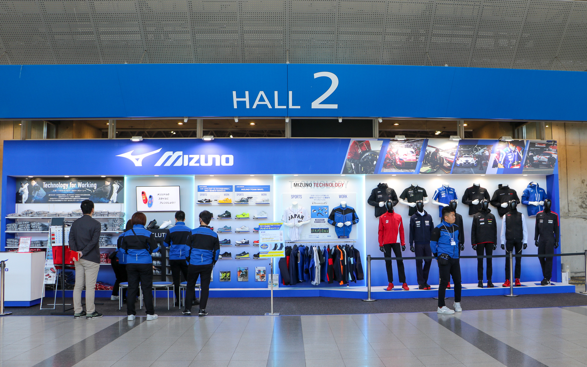 ミズノが東京オートサロン2024に出展しているブース。場所は2階の通路（西ホール2近辺）