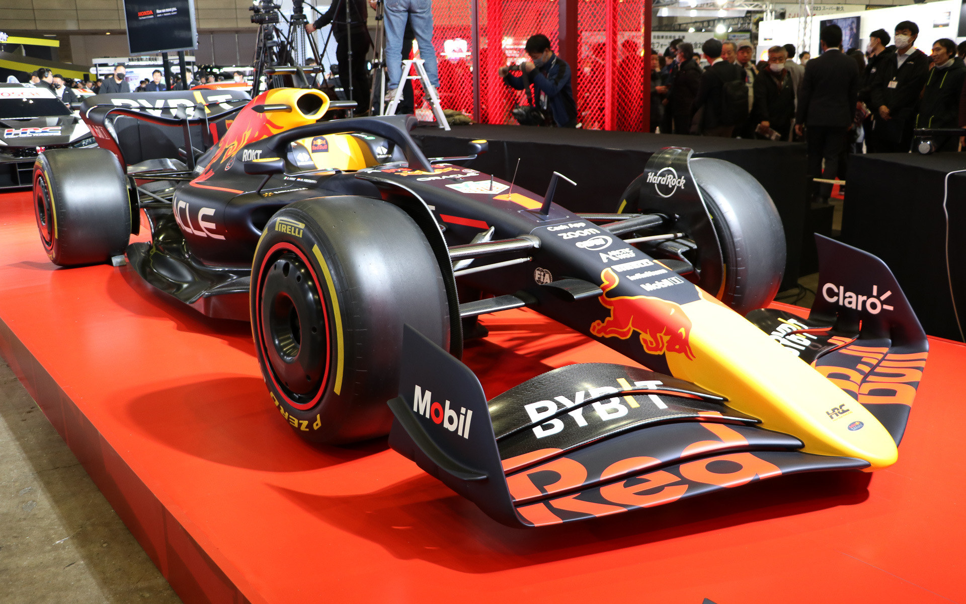 オラクルレッドブルレーシングのF1マシンRB19