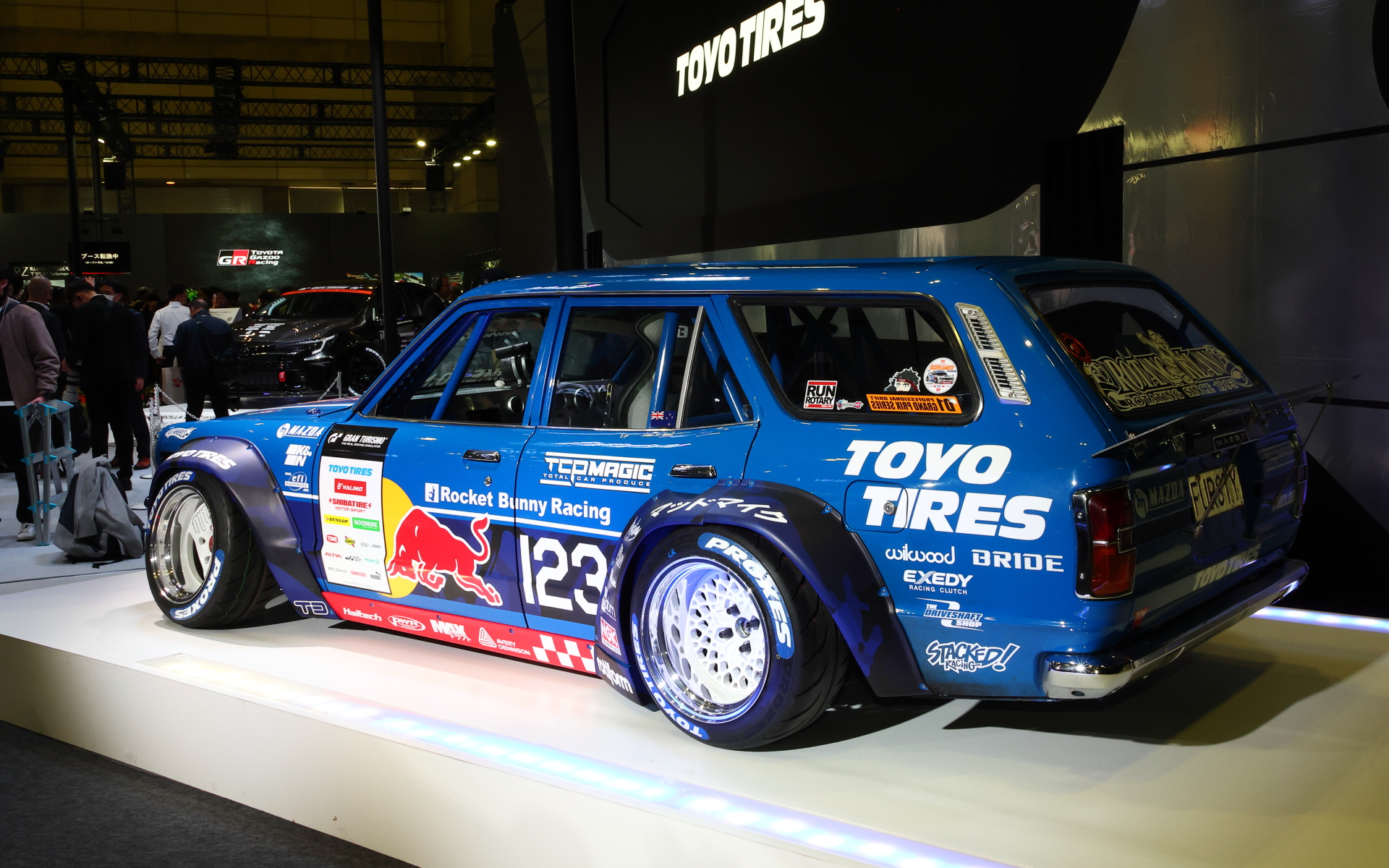 参戦マシンは4ローター搭載のマツダ RX-3。ボディはバン形状で装着タイヤはプロクセスR888R