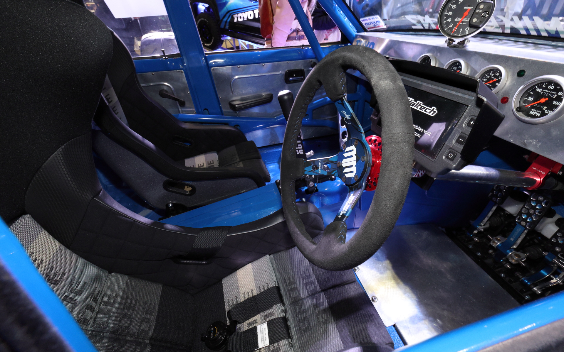 参戦マシンは4ローター搭載のマツダ RX-3。ボディはバン形状で装着タイヤはプロクセスR888R