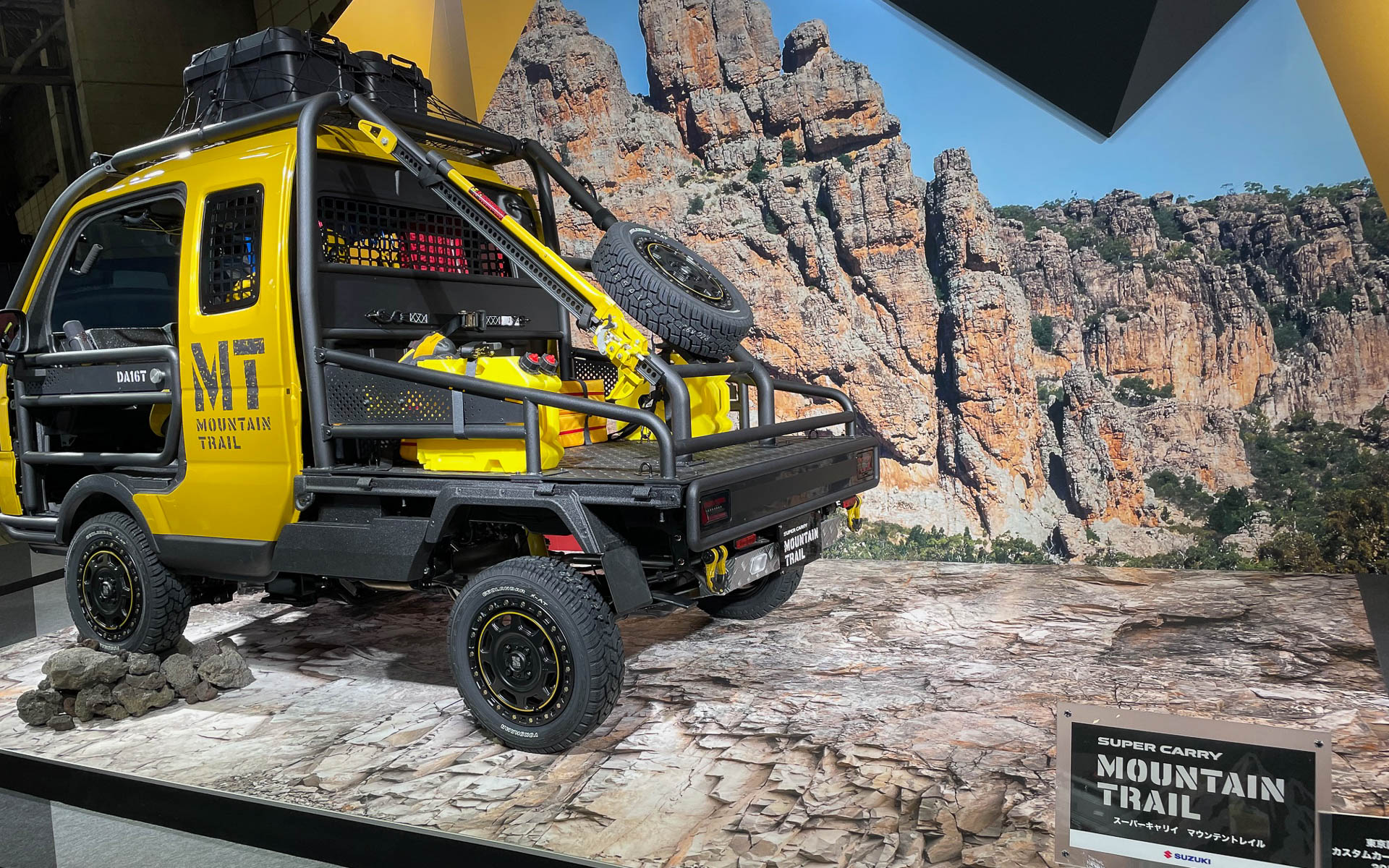 スズキ・スーパーキャリイのカスタマイズ。働くクルマ、スーパーキャリイにふさわしいモディファイでお見事