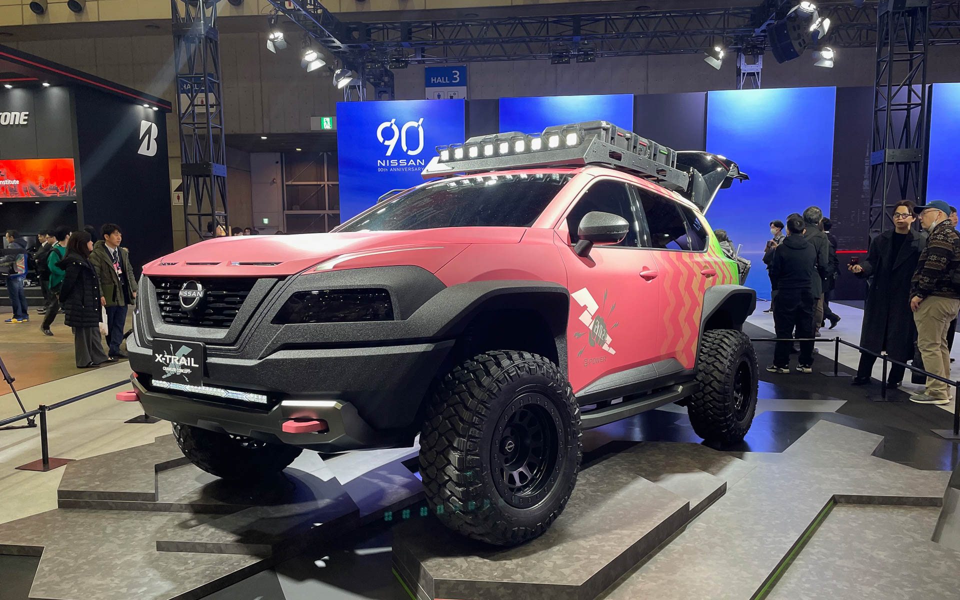 日産はエクストレイル クルーザー コンセプトを作ってオフロードに参入。なぜかピンクでフロントマスクからしてそれっぽく、写真より実物の方がよかったです
