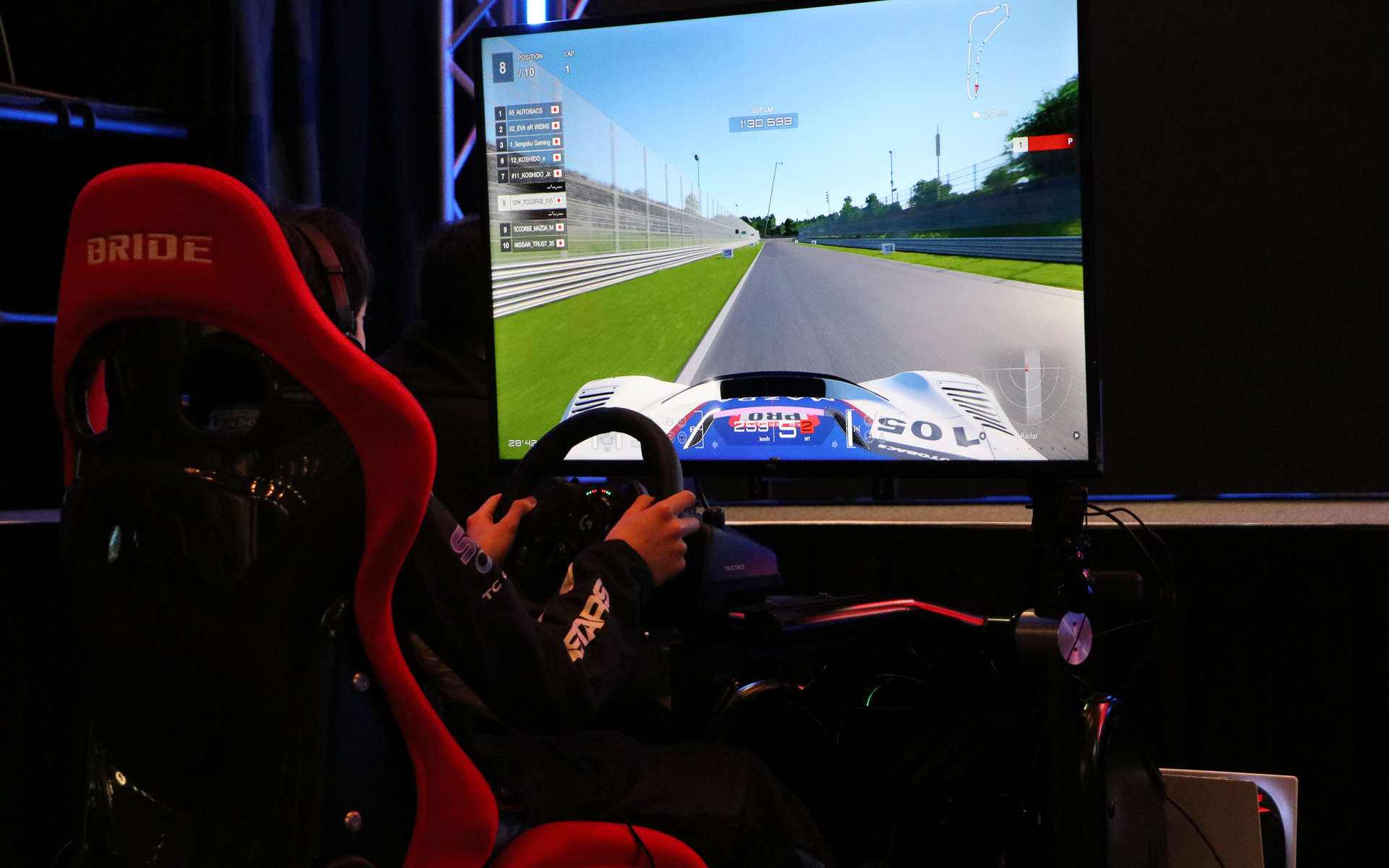 マシンの性能にあまり差がないので、うまくスリップストリームに入り、次のコーナーの入り口までに抜かせるかがポイント