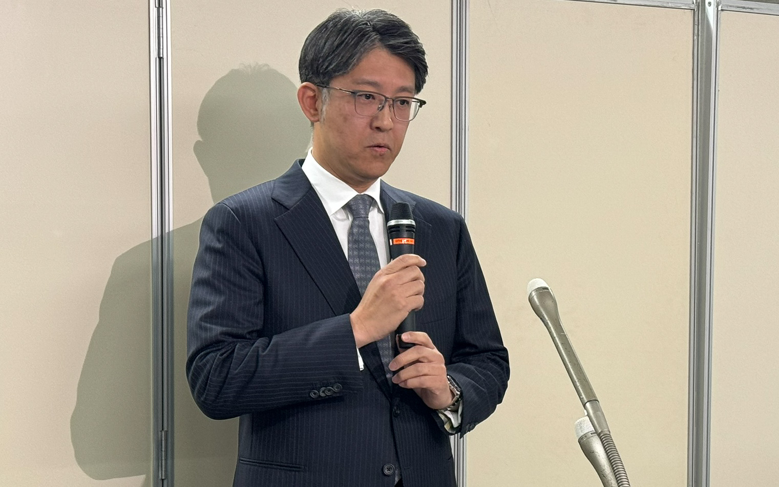 ダイハツの型式取消・是正命令にあたり報道対応を行なった、トヨタ自動車株式会社 代表取締役社長 佐藤恒治氏