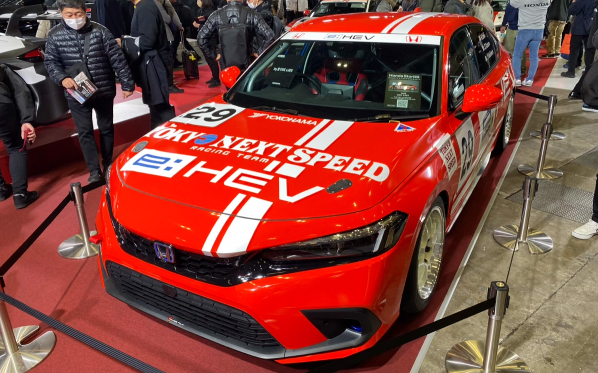 ホンダブースに展示していただいた、TOKYO NEXT SPEEDのJoy耐参戦マシン、シビックe:HEV。こんなに目立つところにあるとは思っておらず、感激でした。ホンダならではの赤いボディカラーに想いが込められています