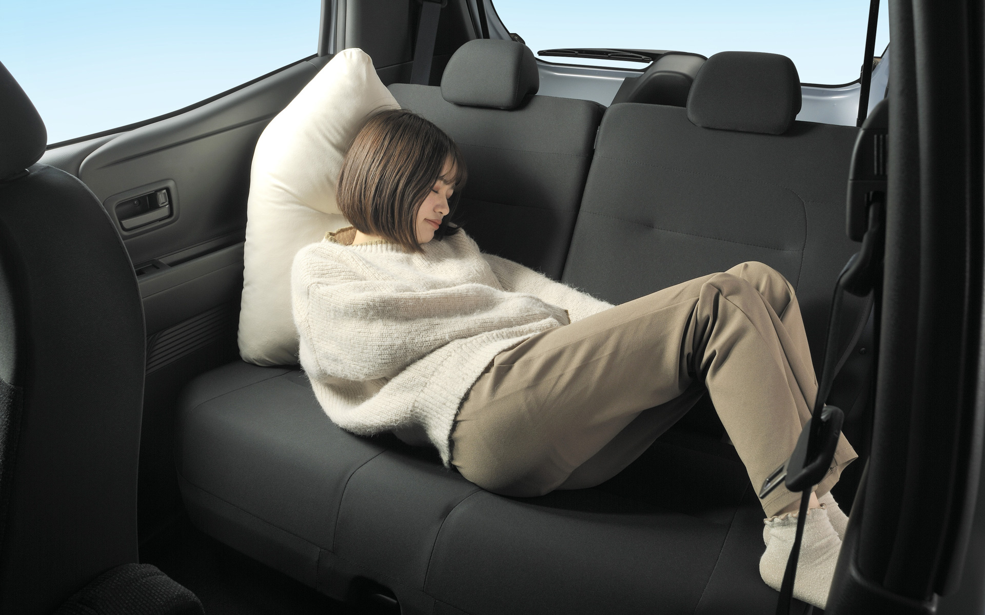 「シャーミング すみっこクッション」の使用例