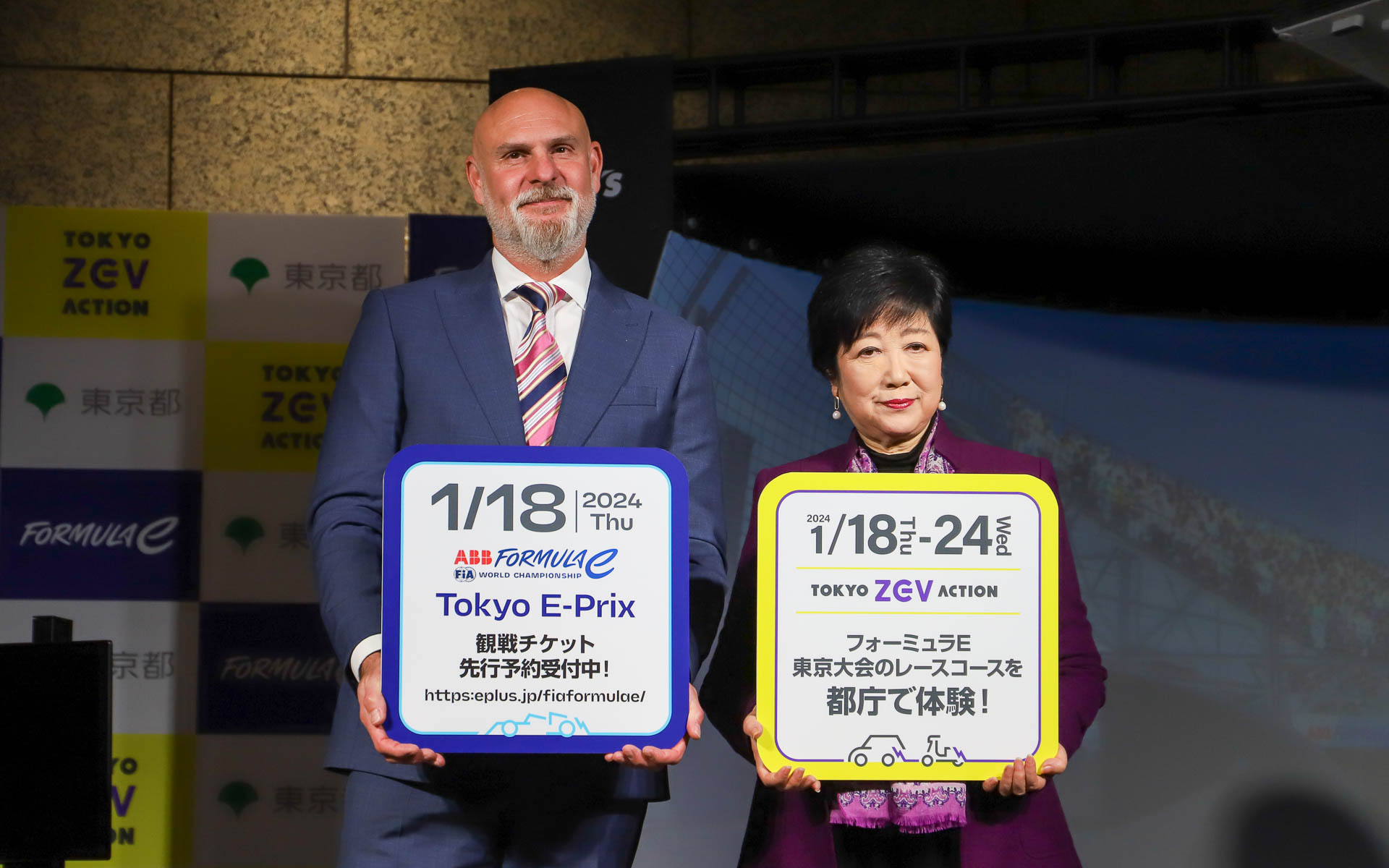 Formula E Operations Ltd. CEO ジェフ・ドッズ氏（左）、東京都知事 小池百合子氏（右）