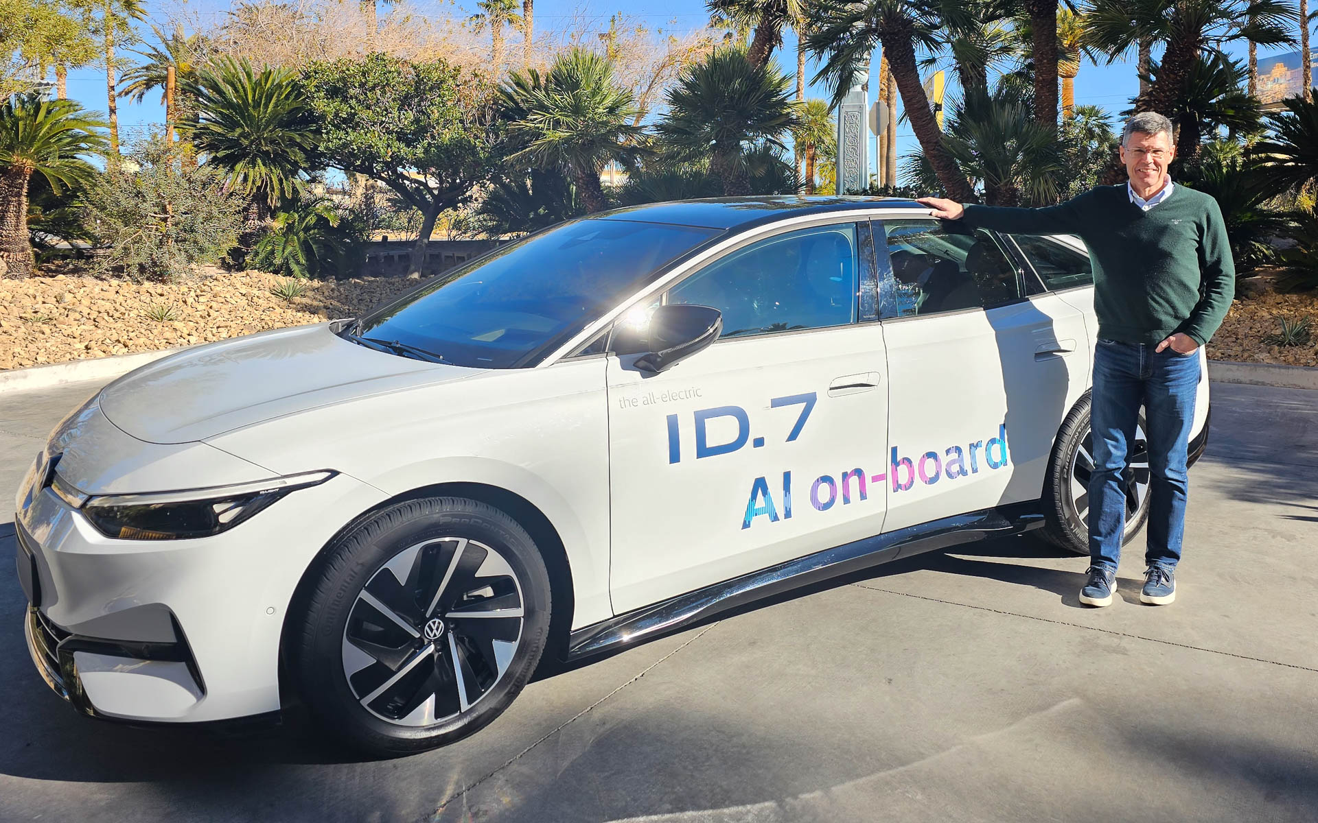 ChatGPTが搭載された「ID.7」とフォルクスワーゲン・グループ エレクトロニクス開発責任者 アクセル・ハインリッヒ氏