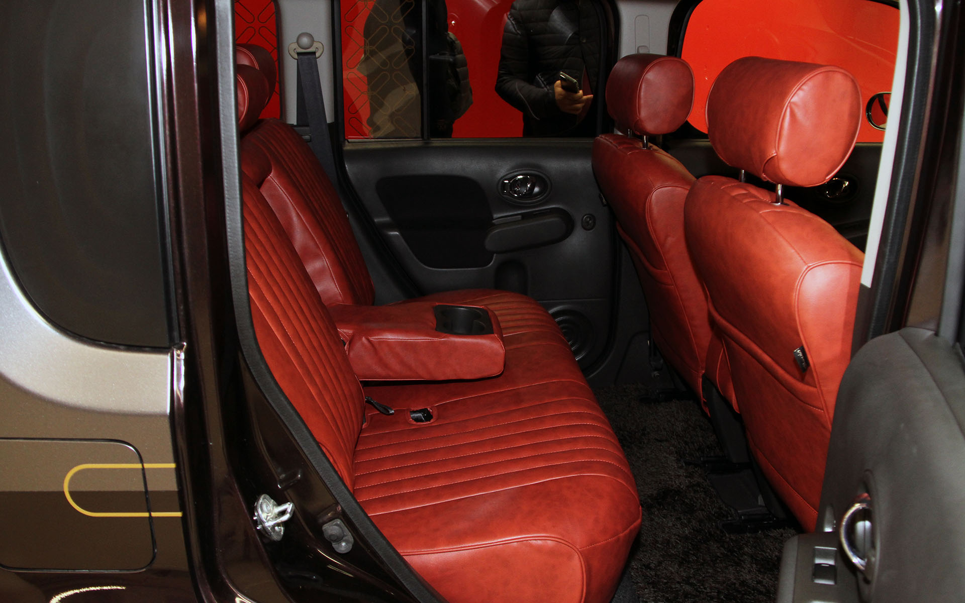 シートカバーなどで内装のリフレッシュが図られている