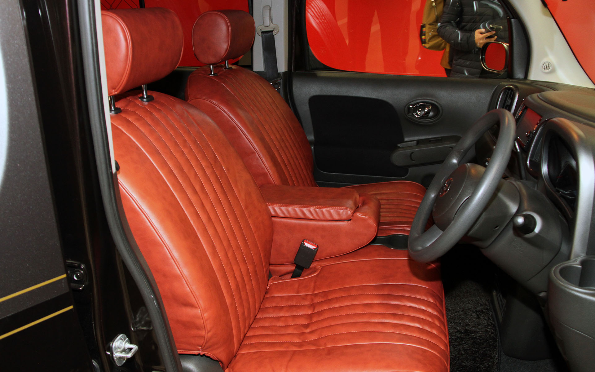 シートカバーなどで内装のリフレッシュが図られている