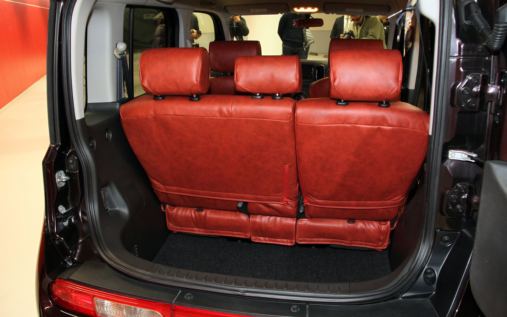 シートカバーなどで内装のリフレッシュが図られている