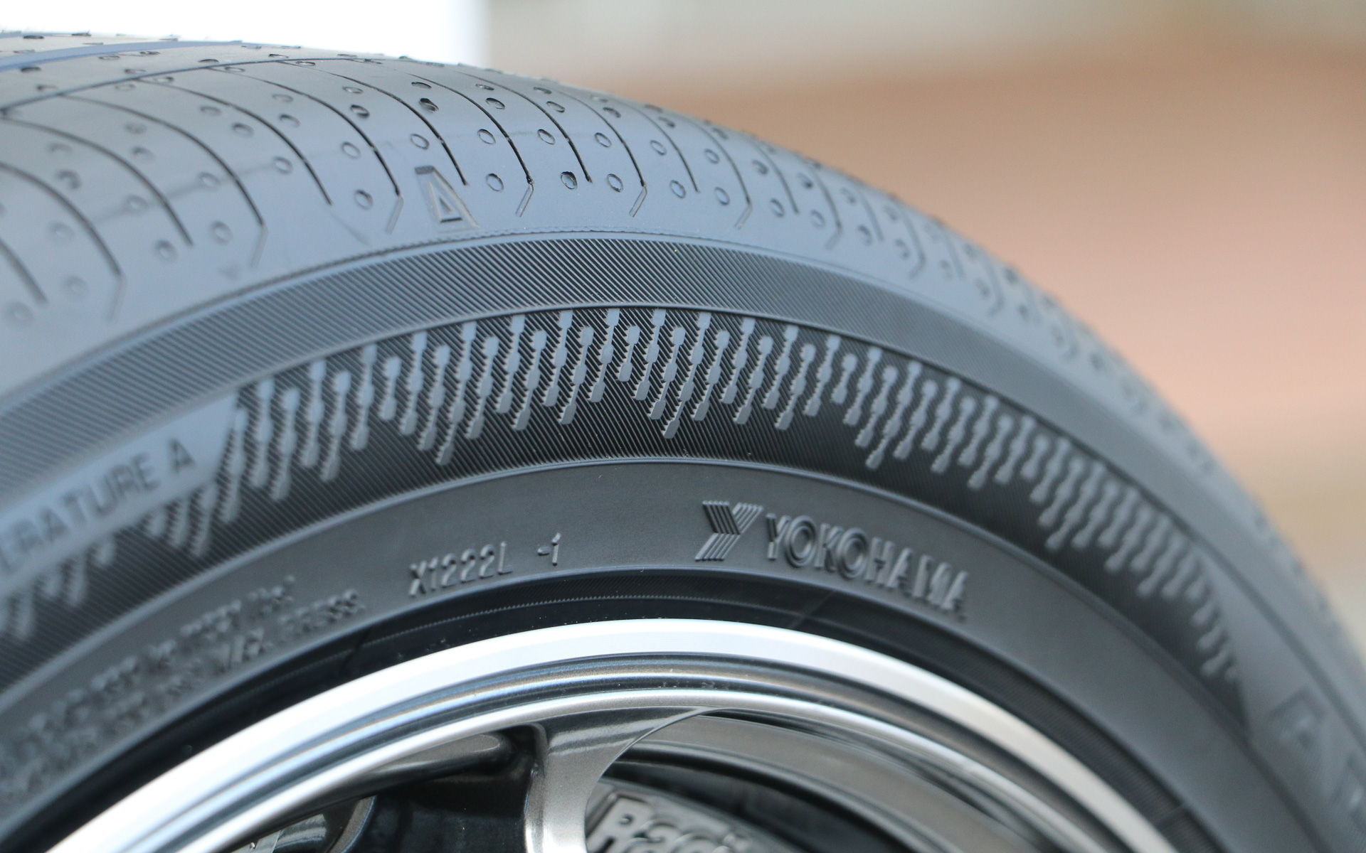 レインドロップス・サイドデザインを採用