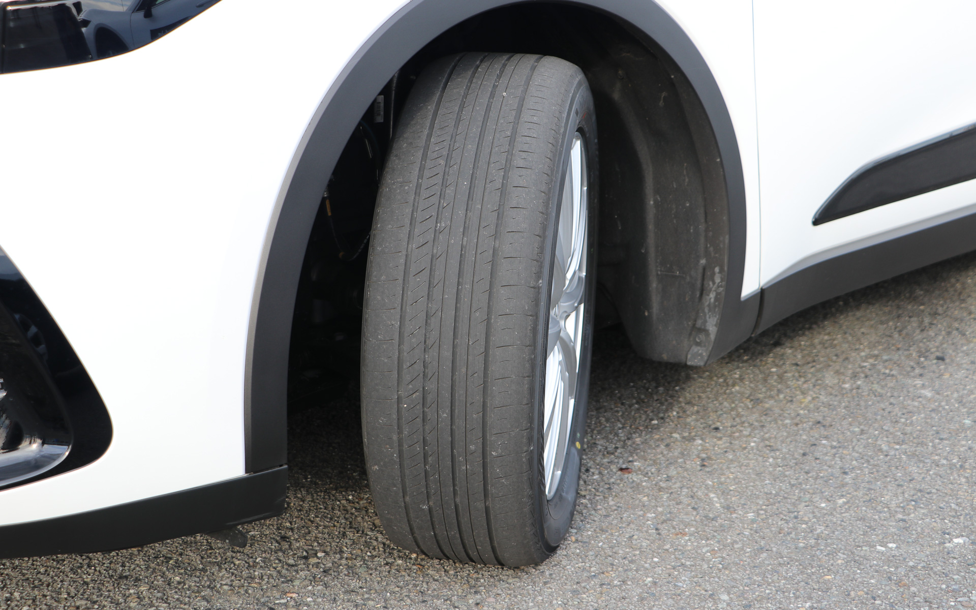 摩耗率59％（削り）のV552。溝の深さは新品時の8.0mm→4.3mmにしてある